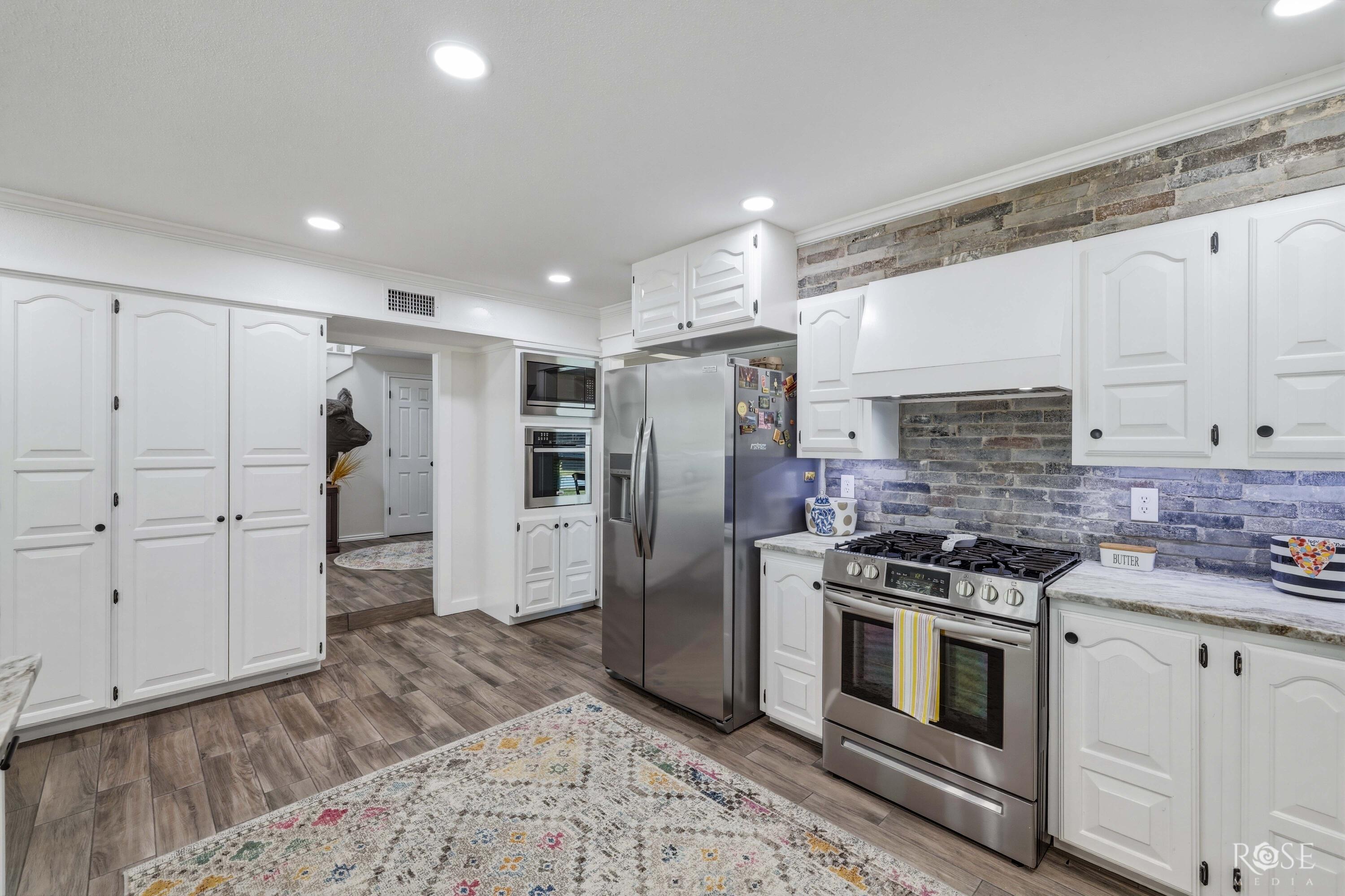 6402 Chalimar Road Property Photo 14