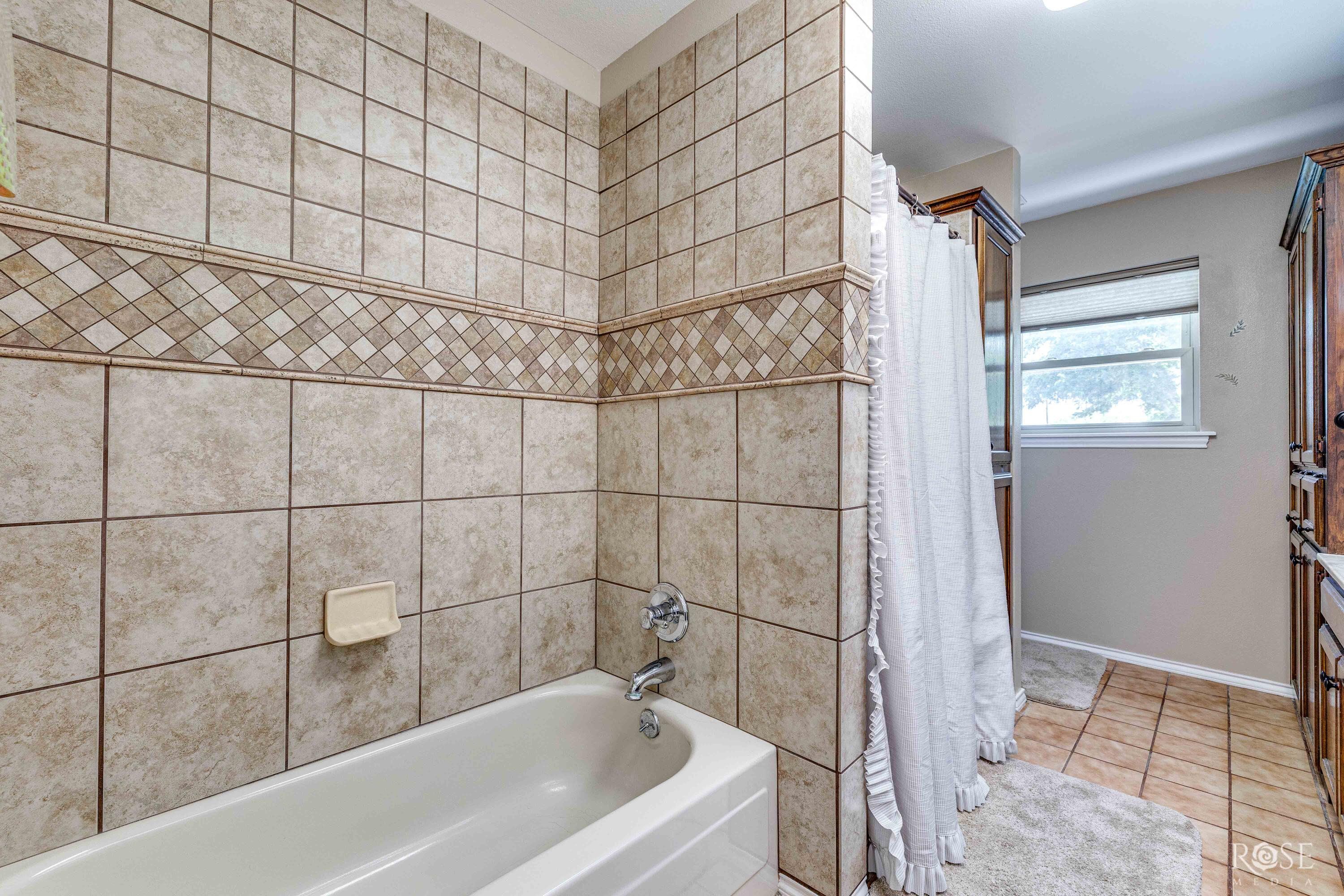 6402 Chalimar Road Property Photo 44