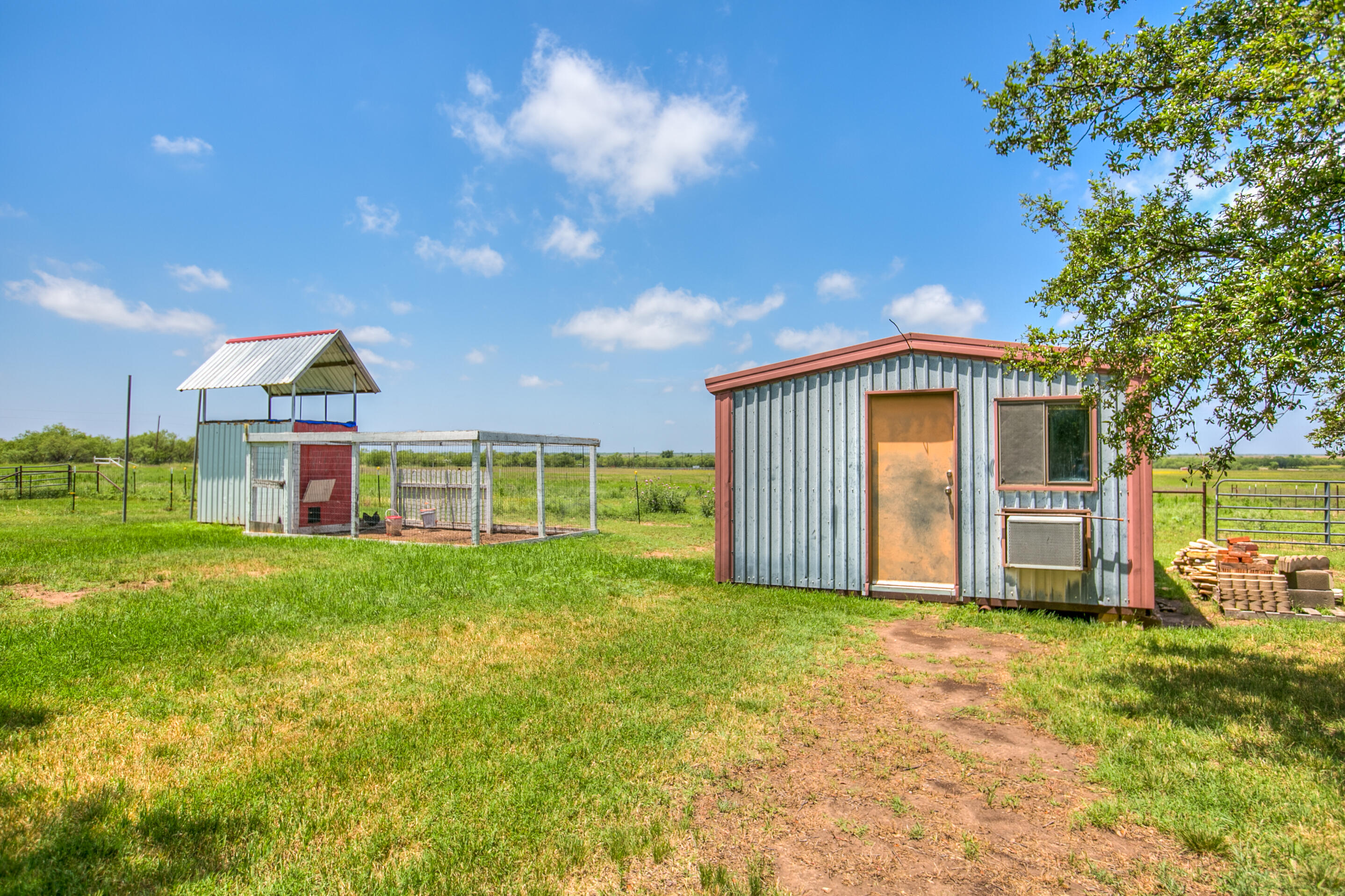 2602 Fm2111 Property Photo 10