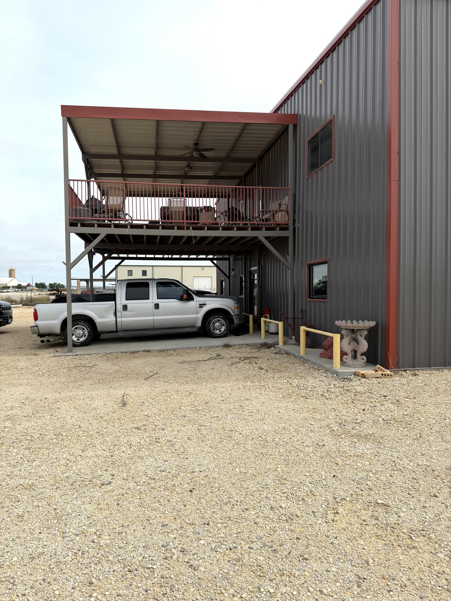 6656 Spindle Top Road Property Photo 4