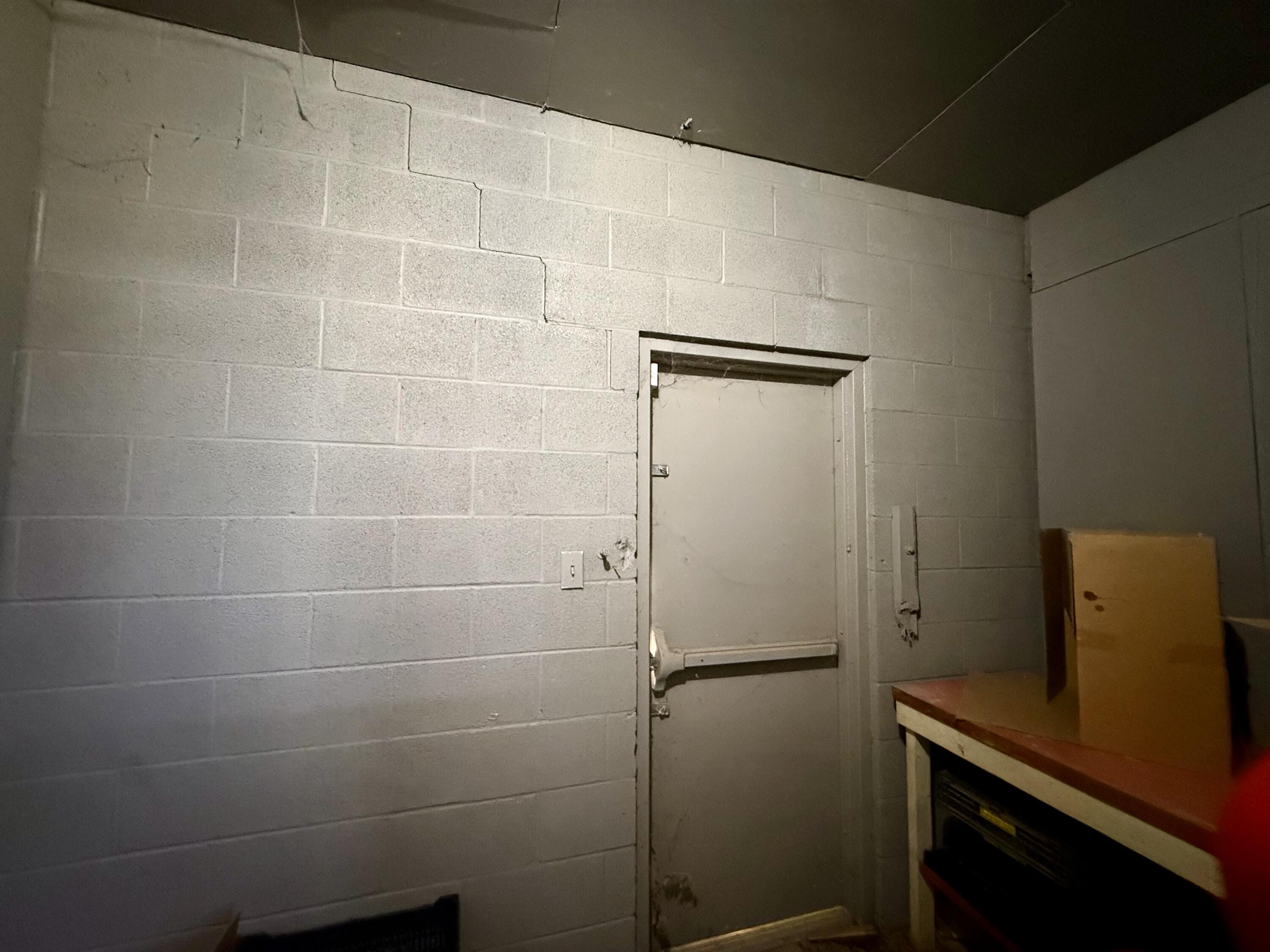 1 N Bell Street Property Photo 10