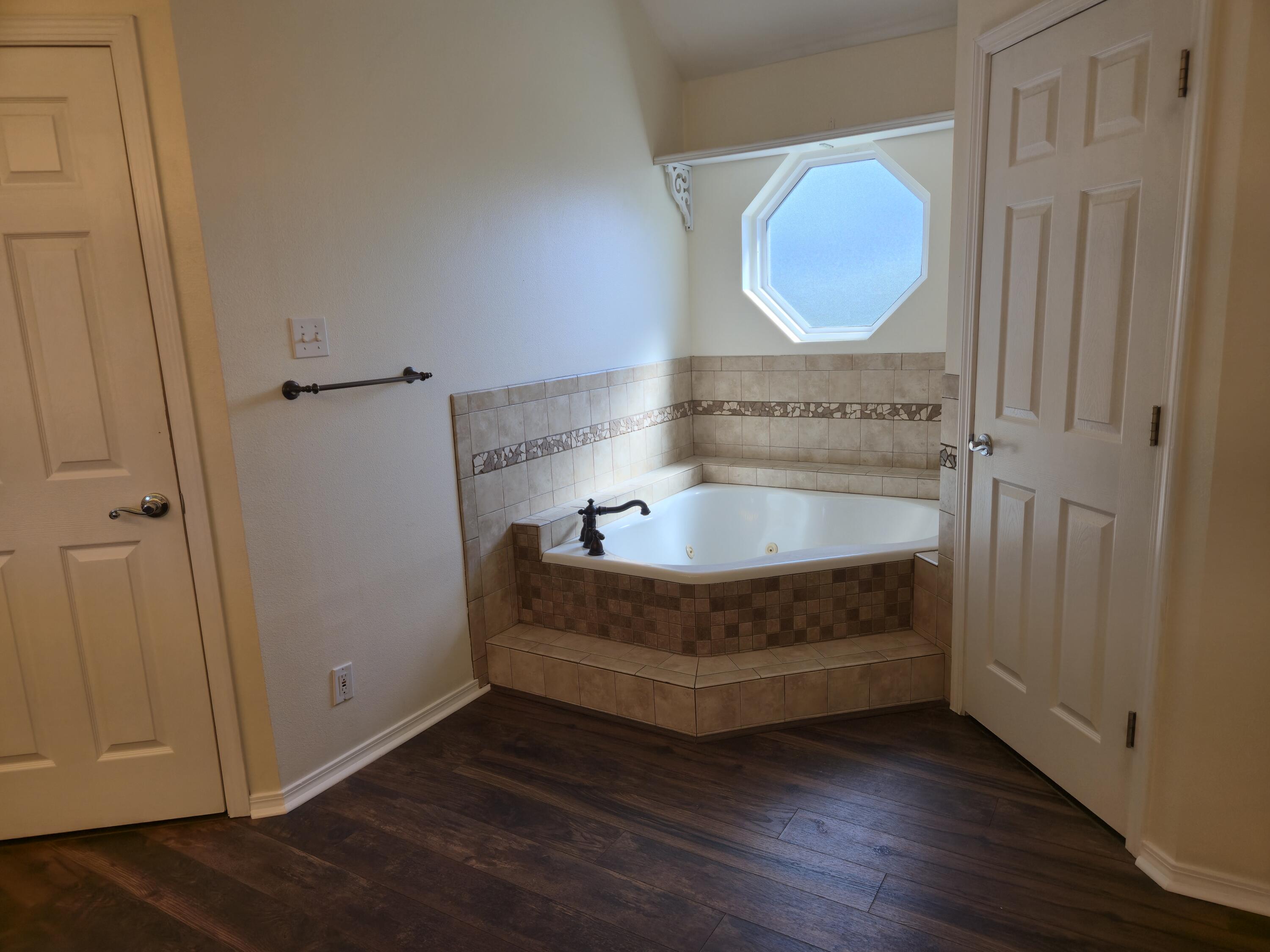 3015 Grandview Drive Property Photo 8