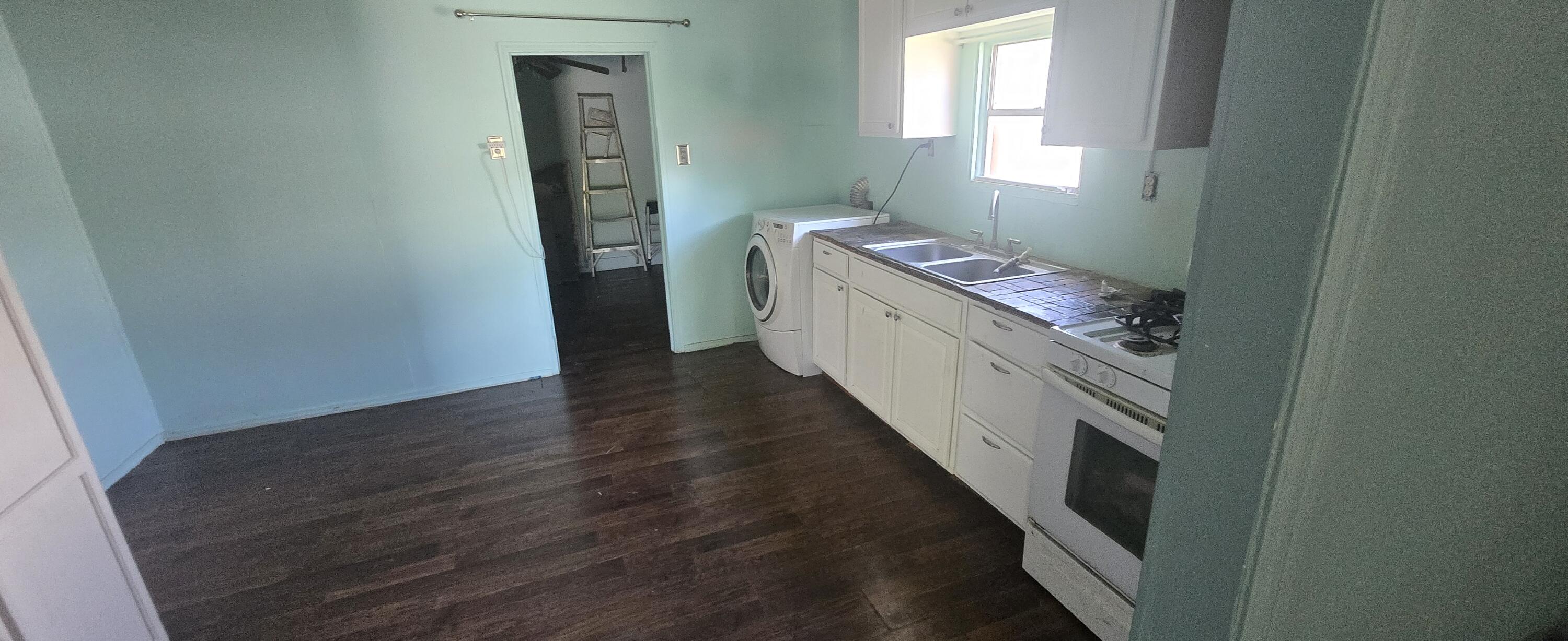 113 W 21st Street Property Photo 3