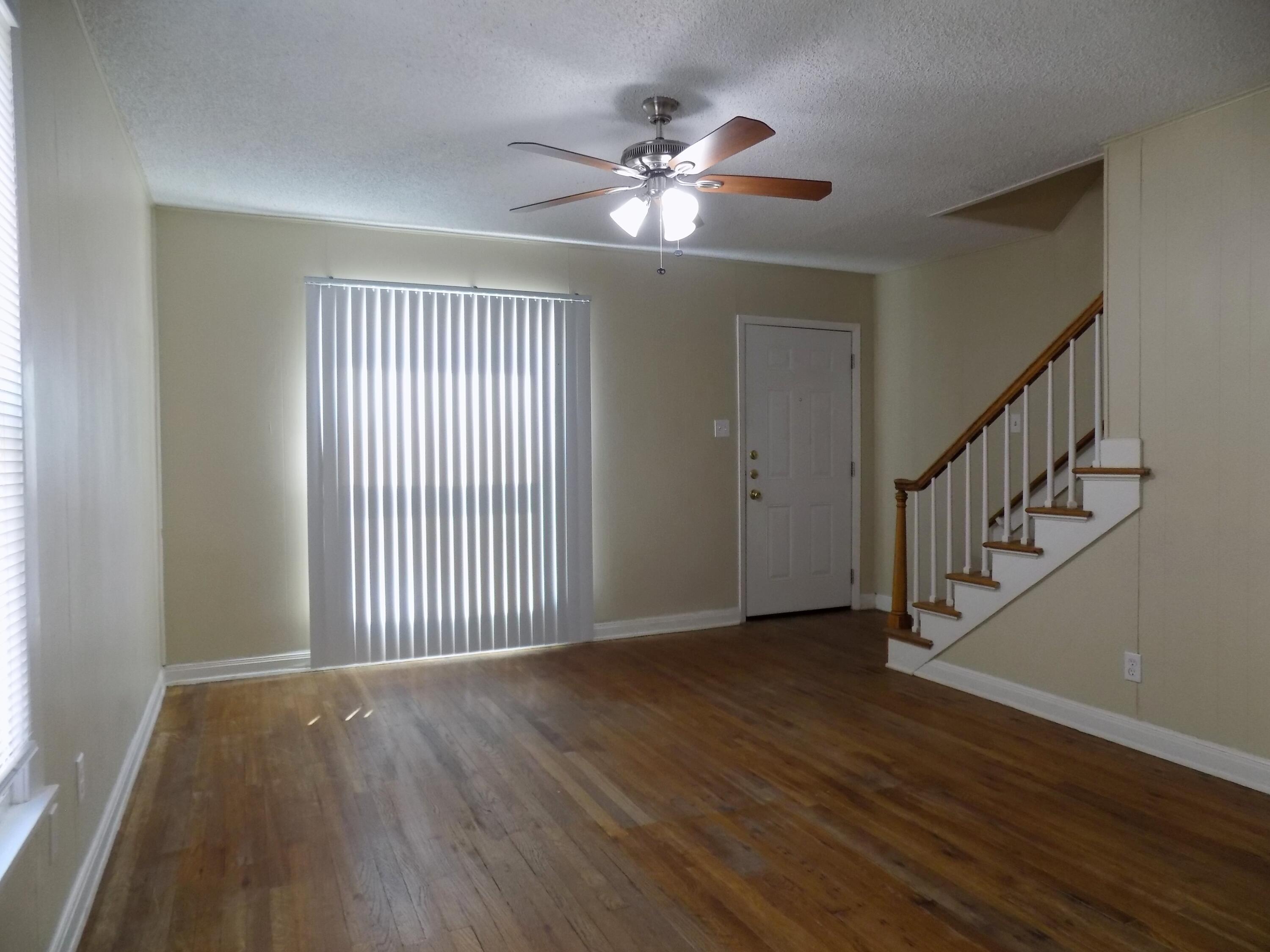 330 W Avenue C Property Photo 1