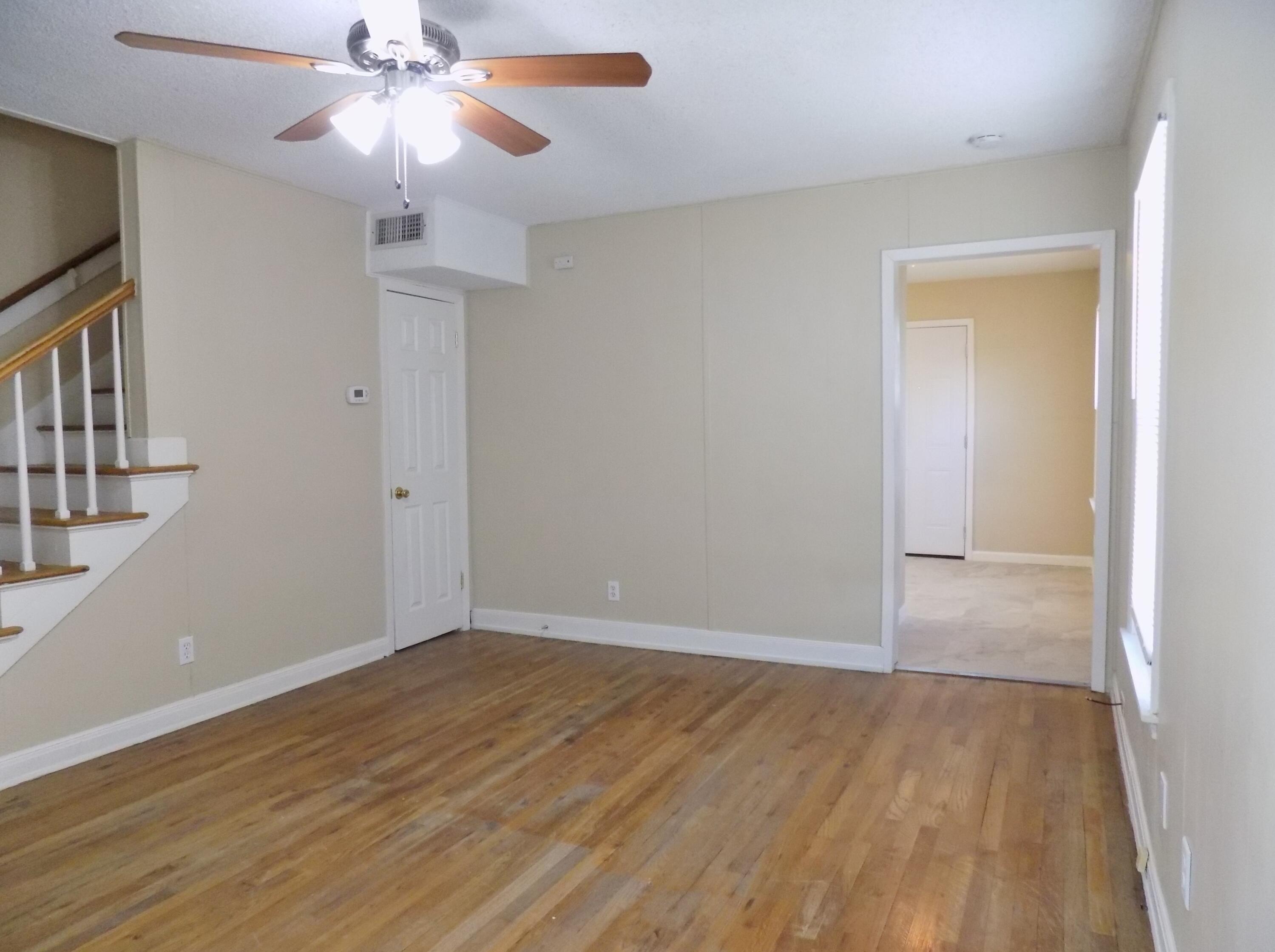 330 W Avenue C Property Photo 2