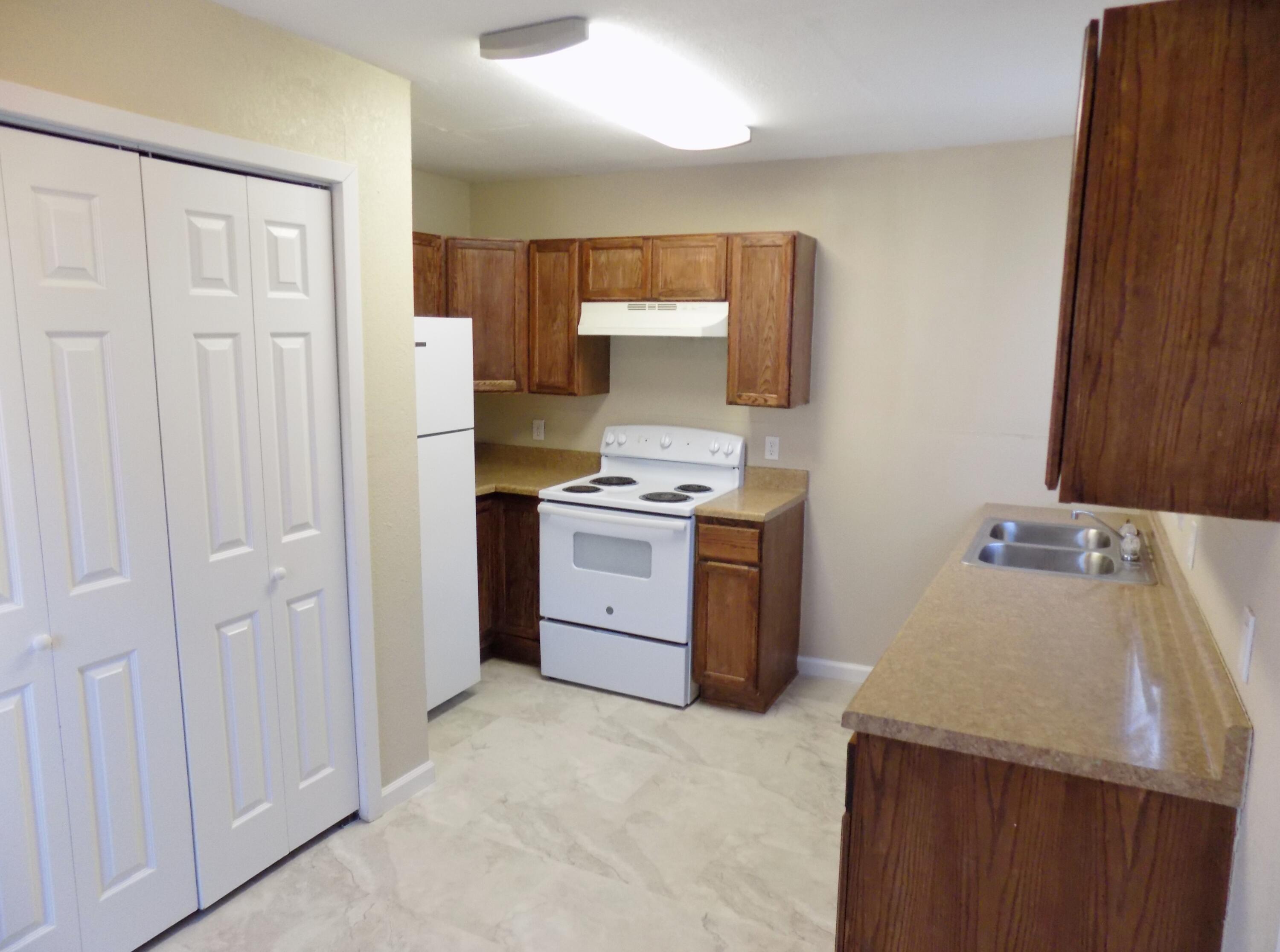 330 W Avenue C Property Photo 4