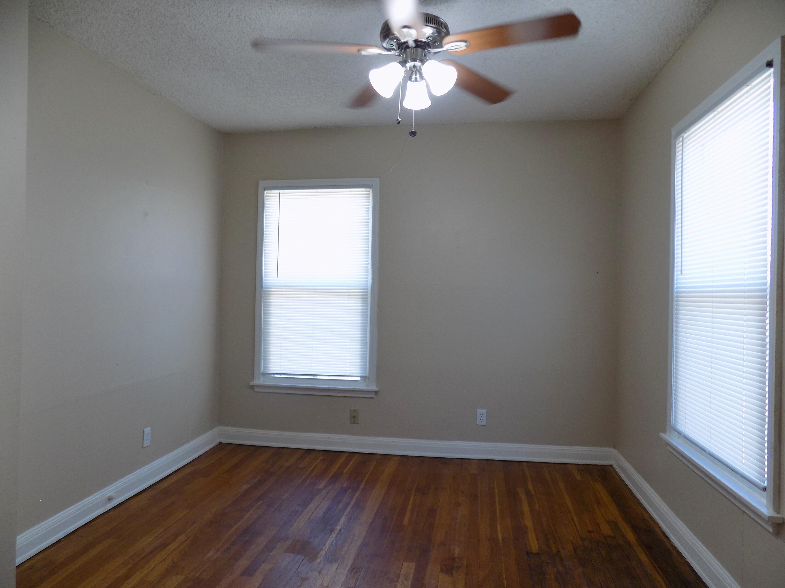 330 W Avenue C Property Photo 12