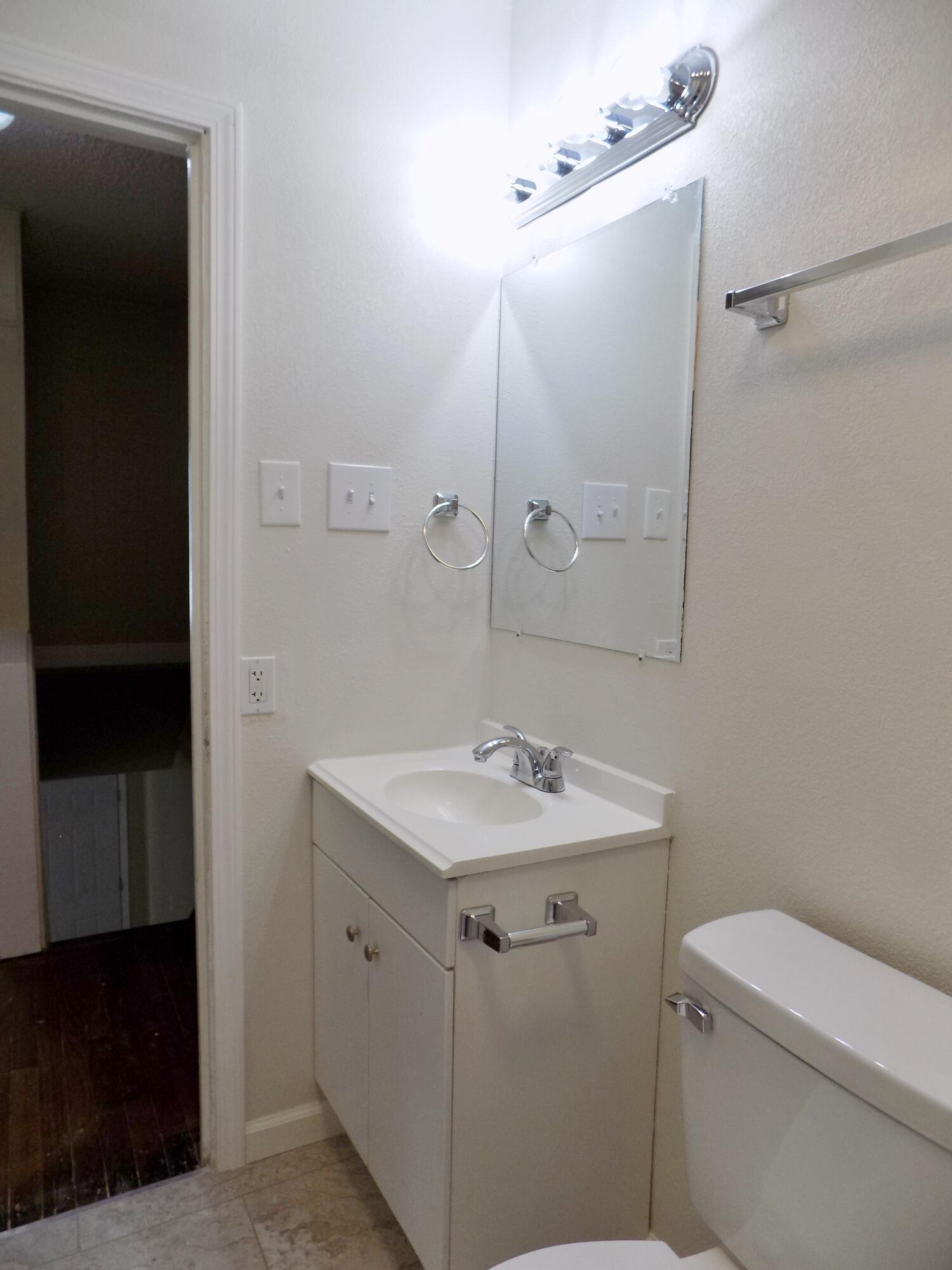 330 W Avenue C Property Photo 17