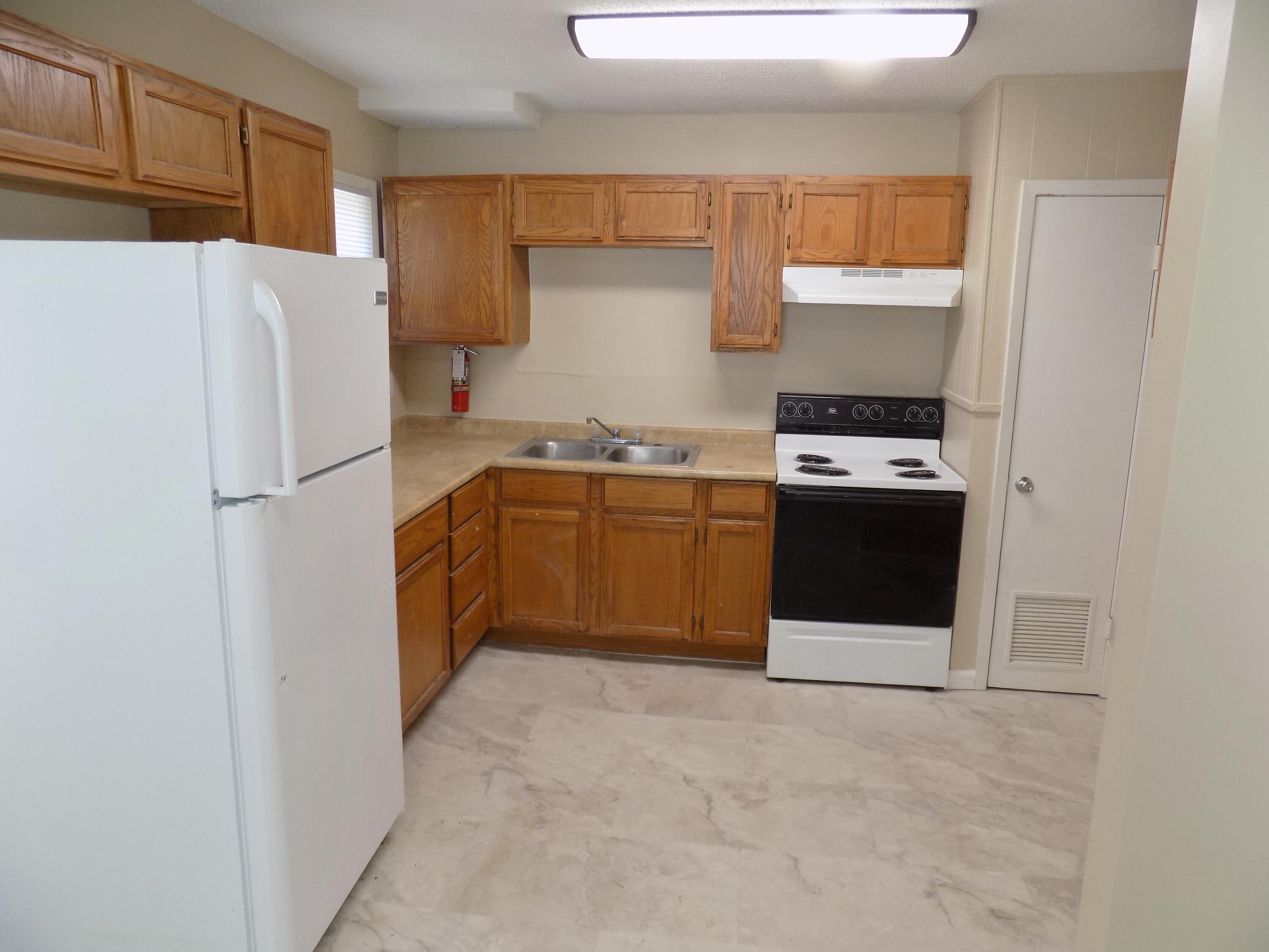 330 W Avenue C Property Photo 25