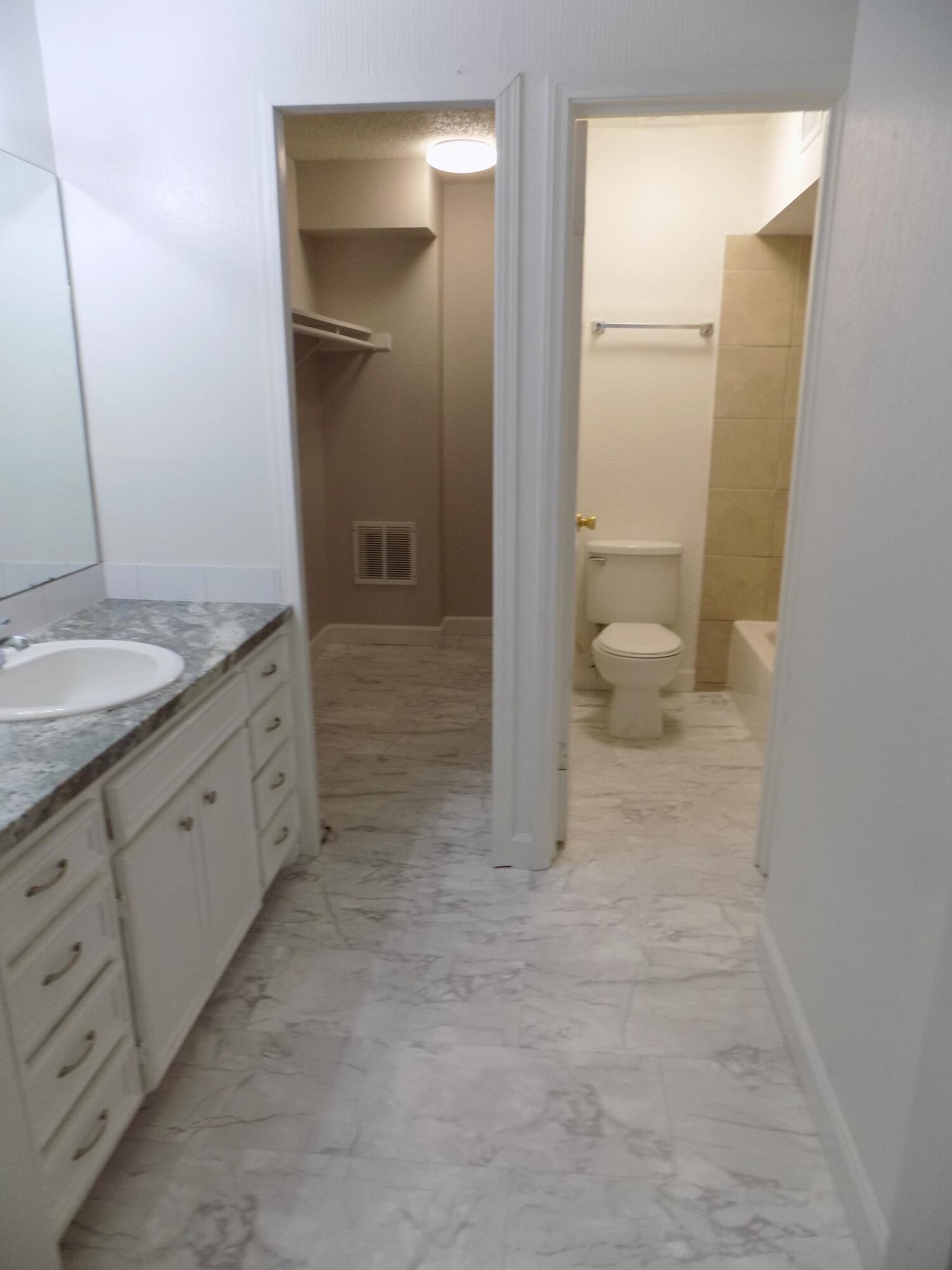 413 N Bishop Street Property Photo 8