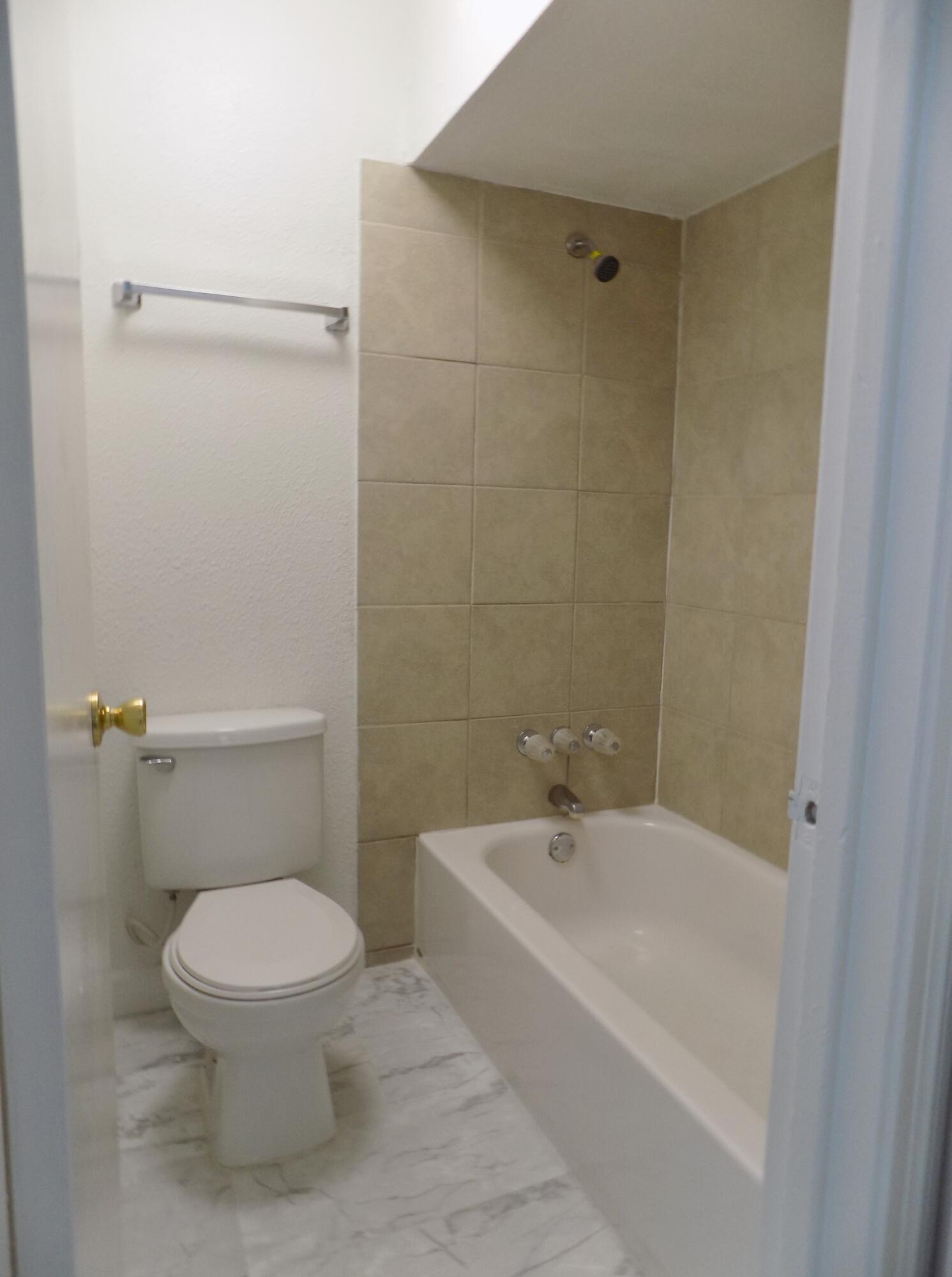 413 N Bishop Street Property Photo 9