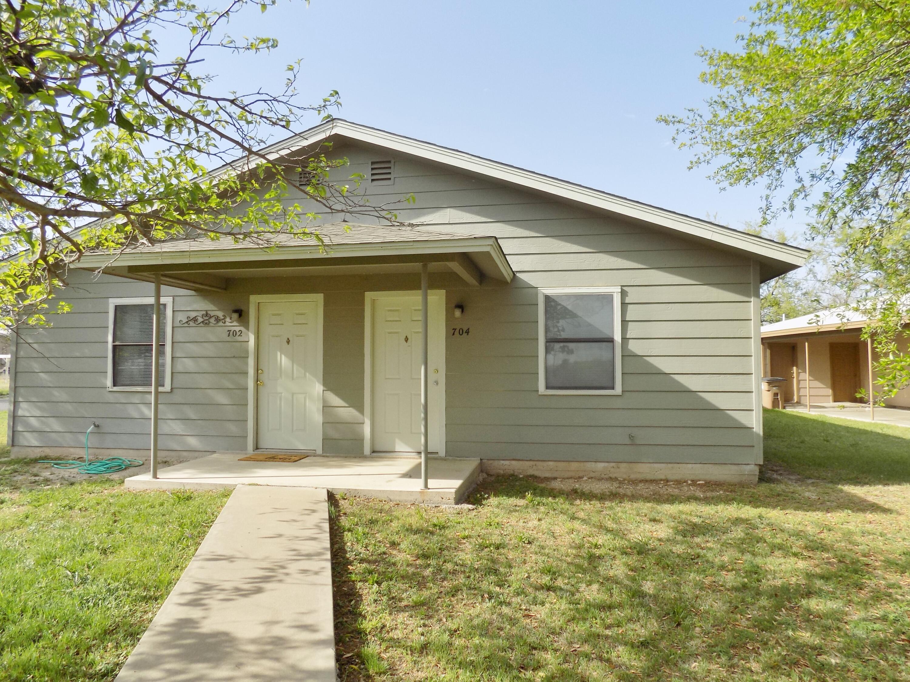 702 E Highland Boulevard Property Photo 1