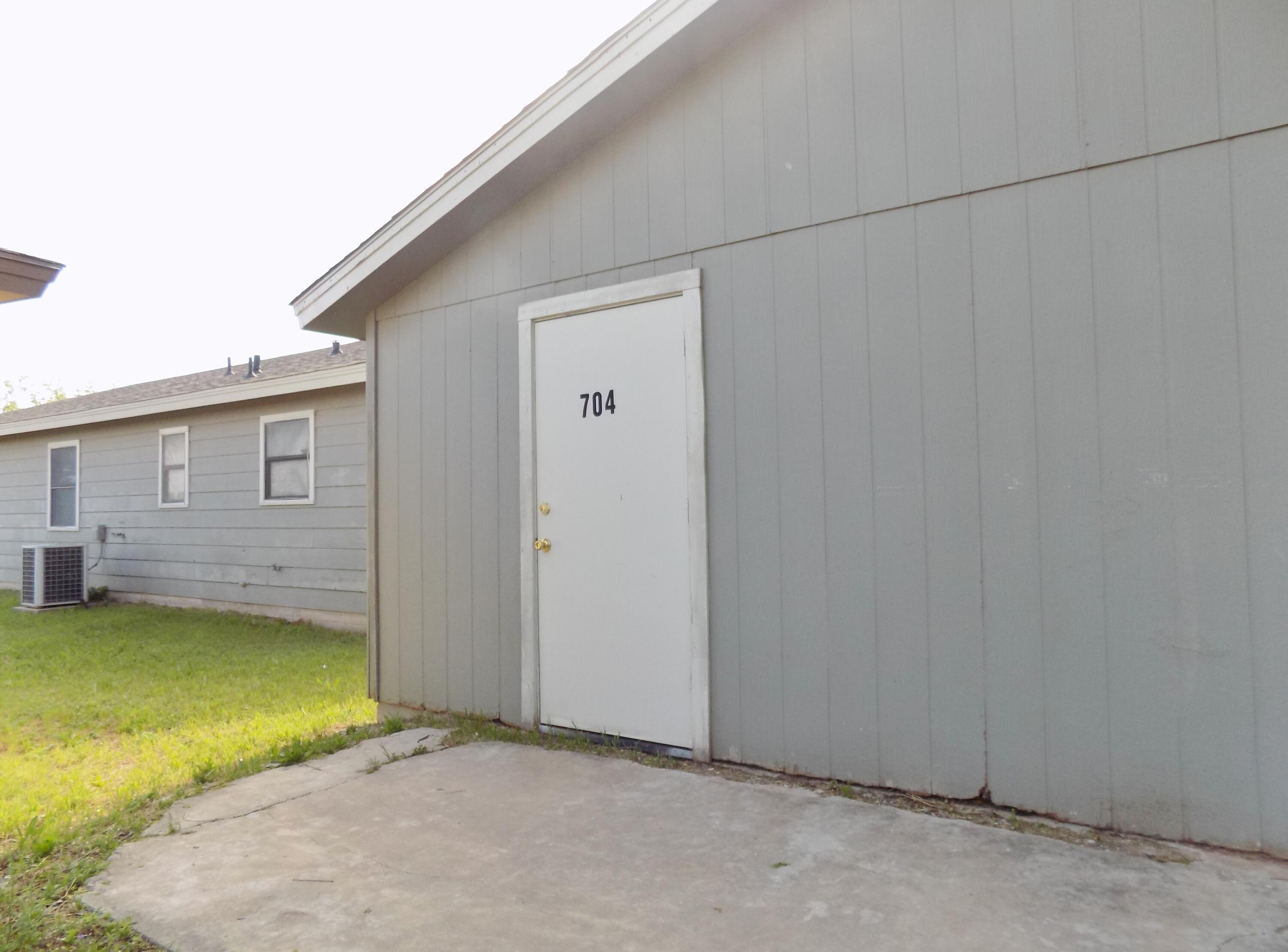 702 E Highland Boulevard Property Photo 16