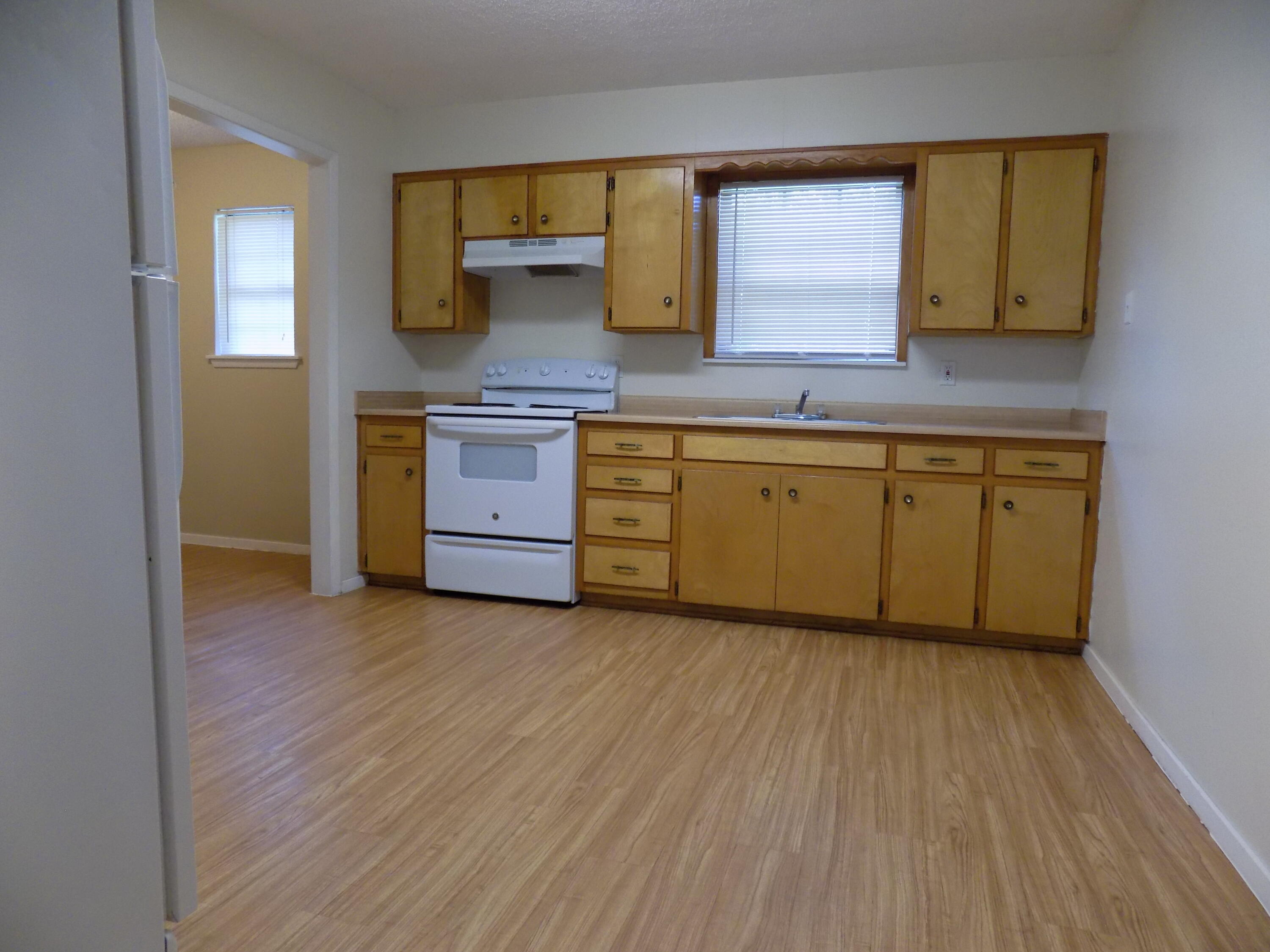 706 E Highland Boulevard Property Photo 4