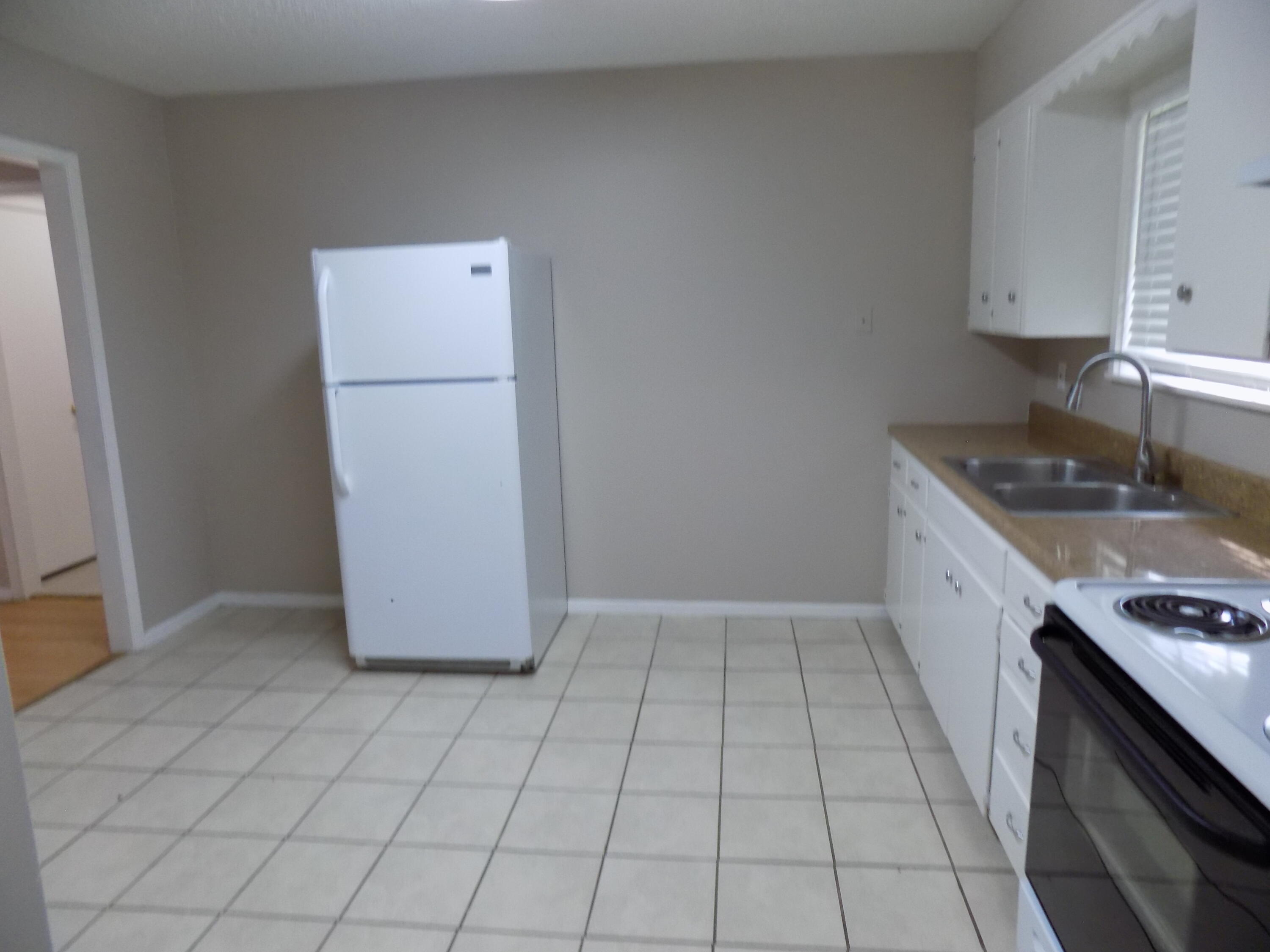 706 E Highland Boulevard Property Photo 16