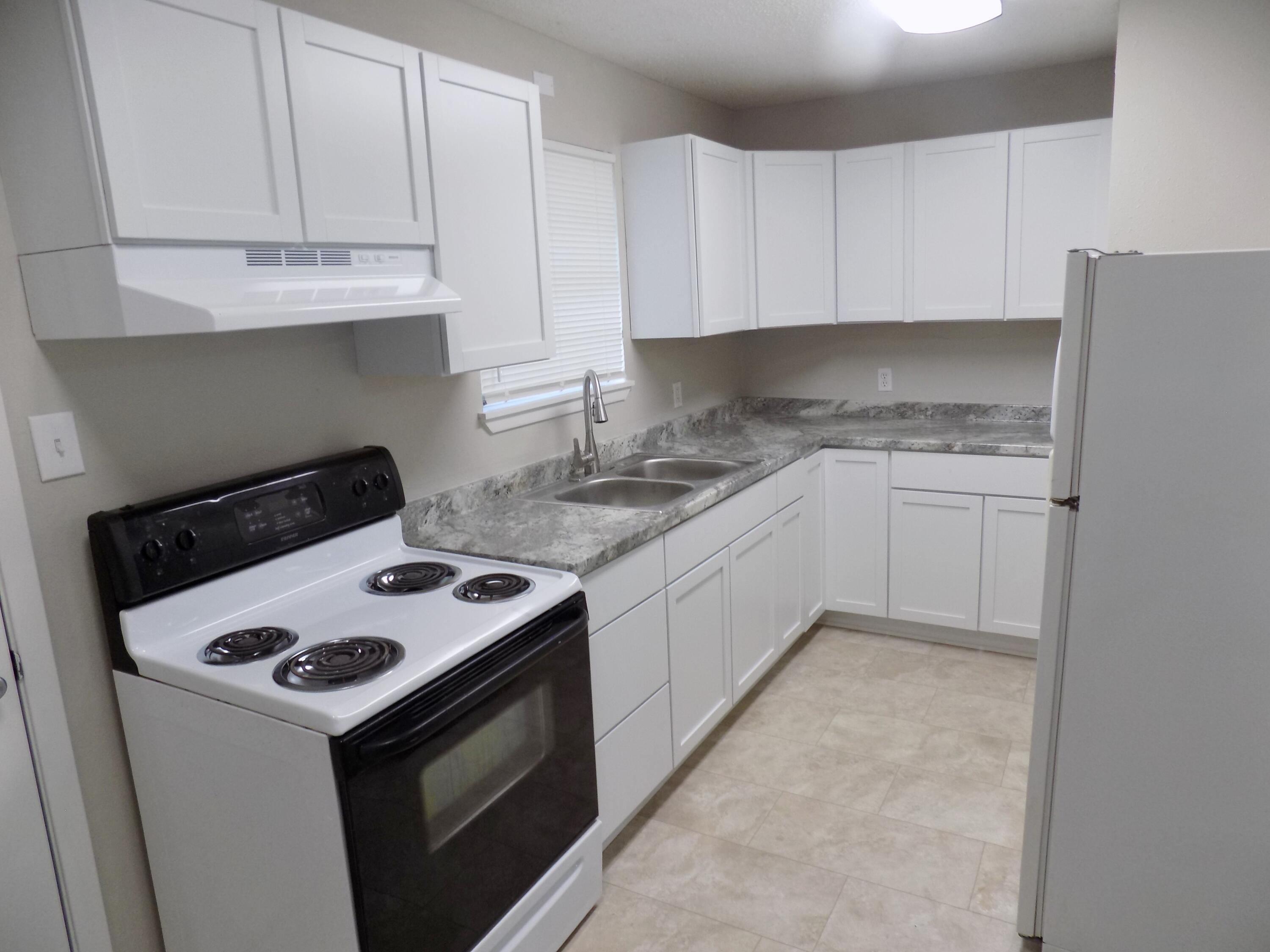 712 E Highland Boulevard Property Photo 6