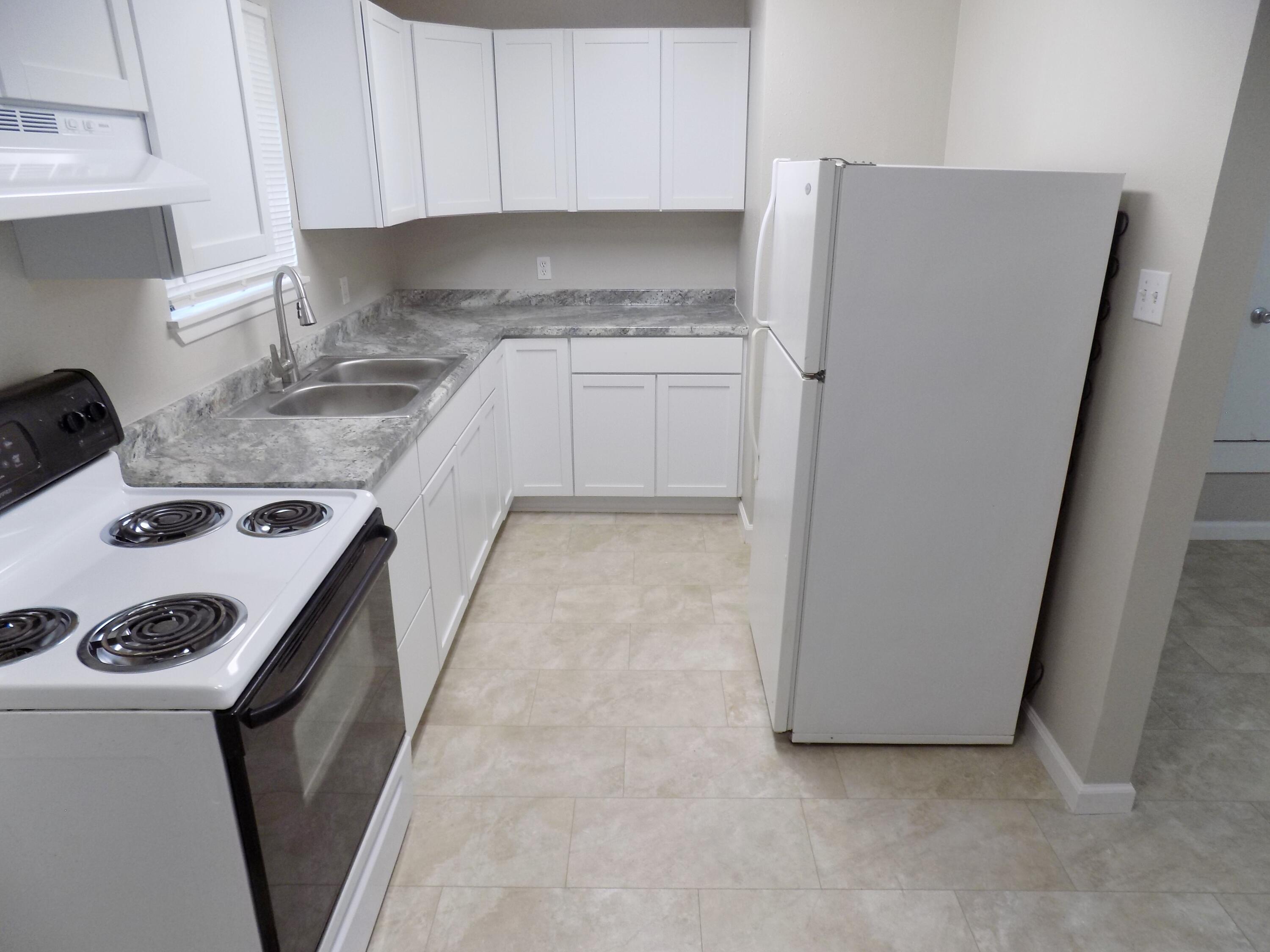 712 E Highland Boulevard Property Photo 7