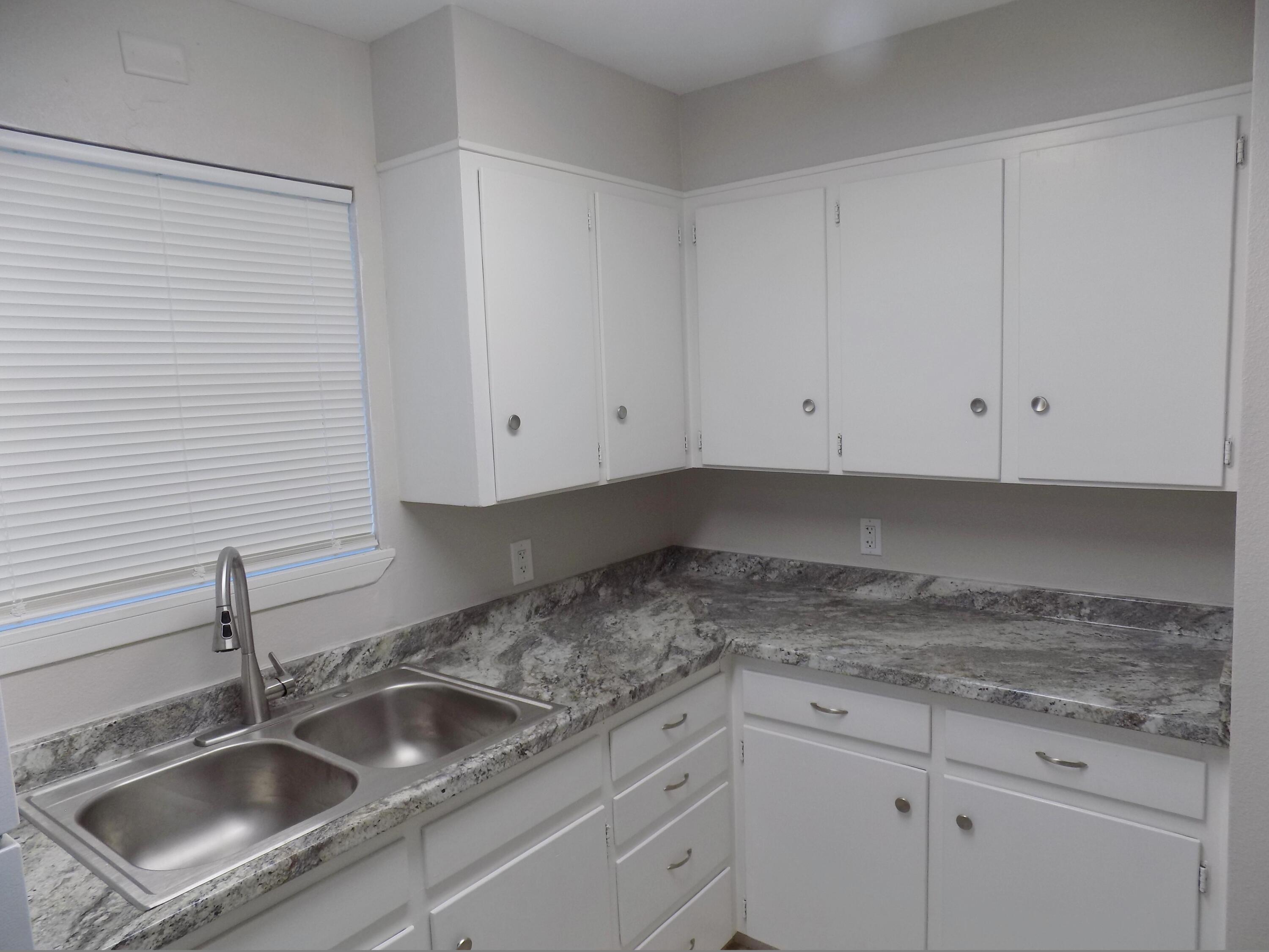 712 E Highland Boulevard Property Photo 20