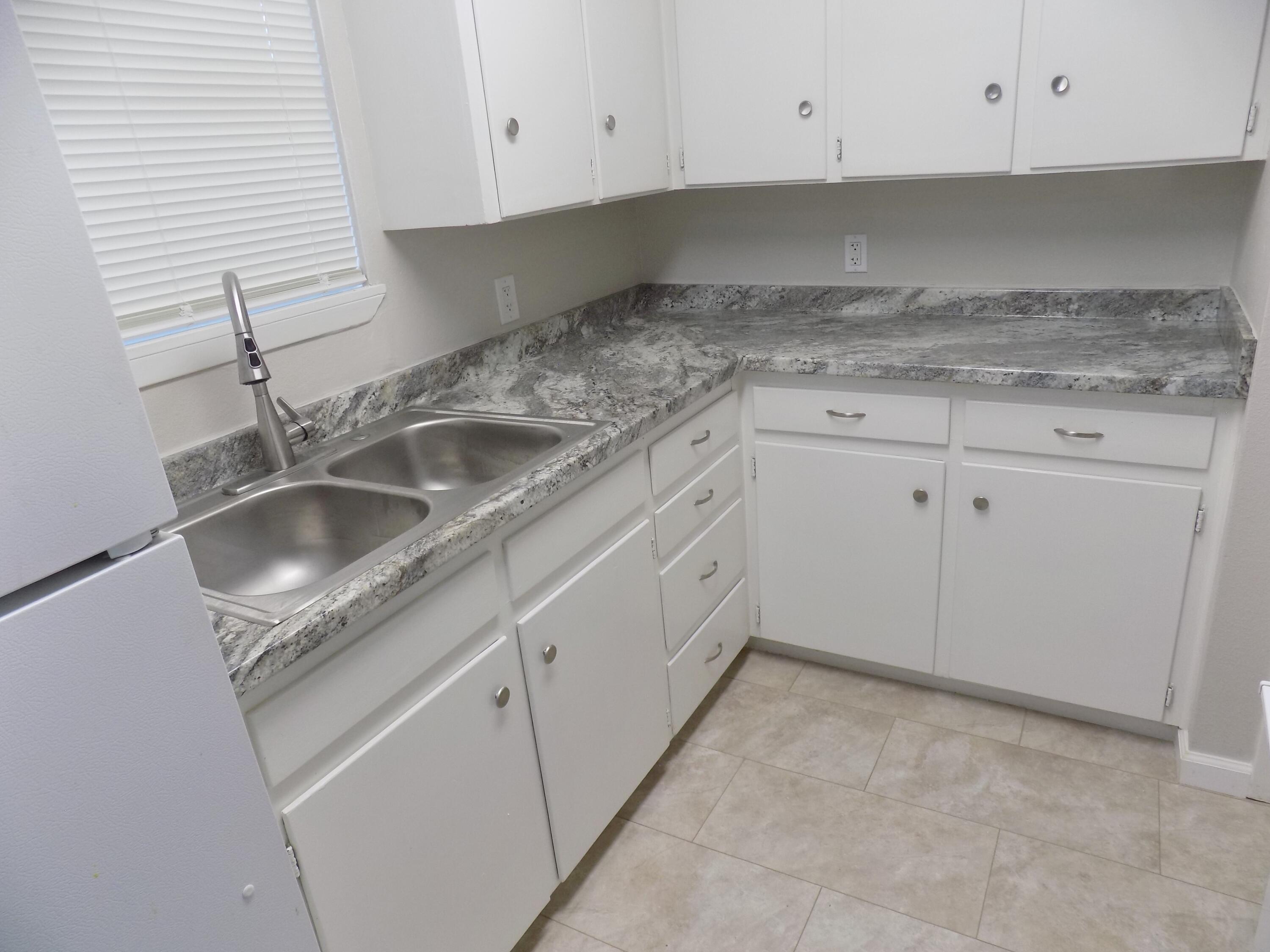 712 E Highland Boulevard Property Photo 21