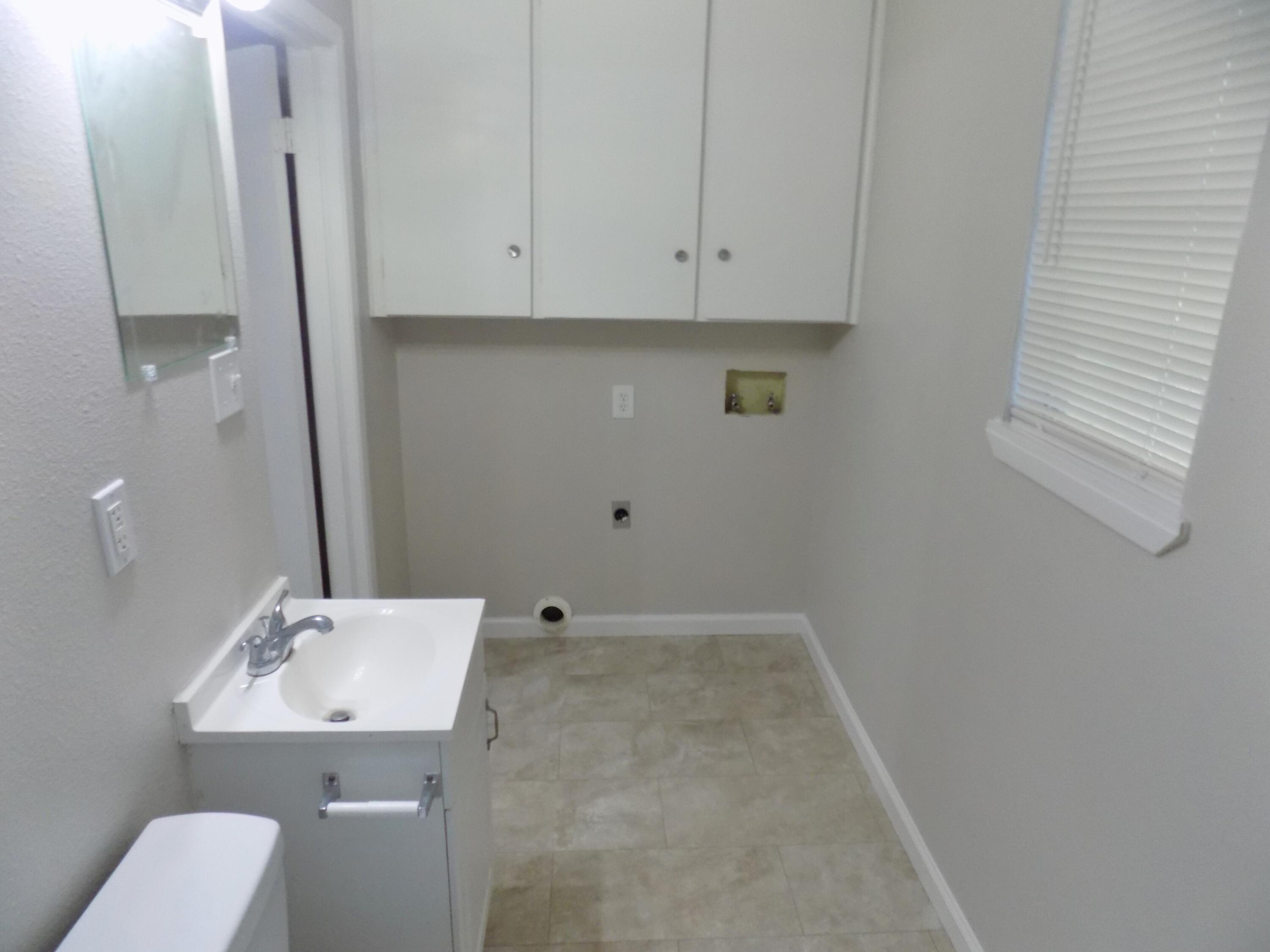 712 E Highland Boulevard Property Photo 30