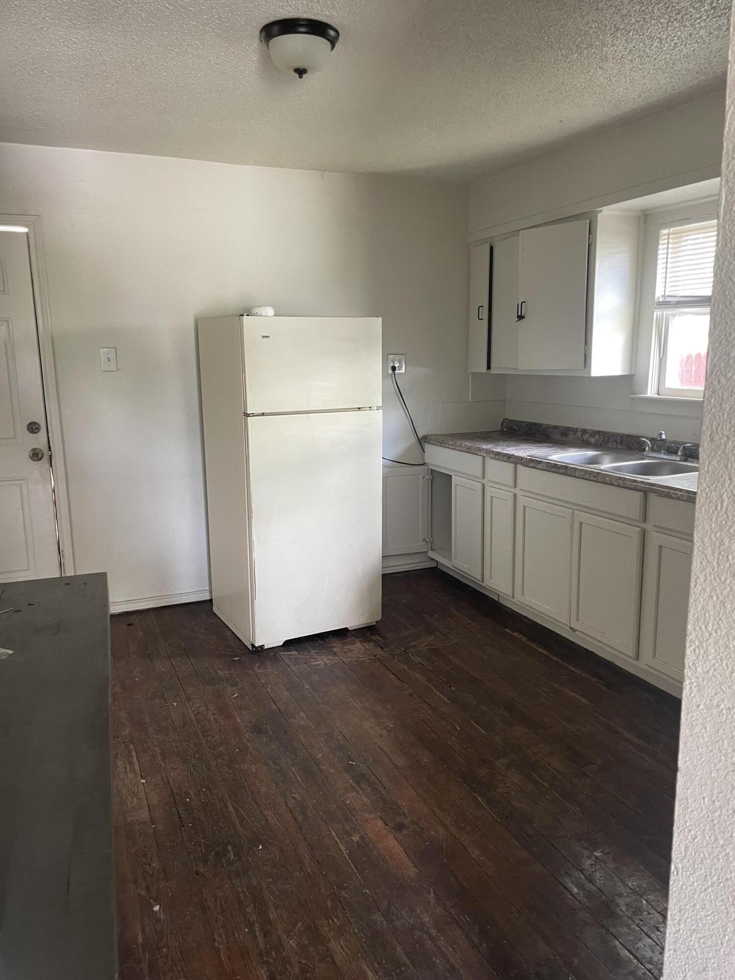 207 W 25th Street Property Photo 3