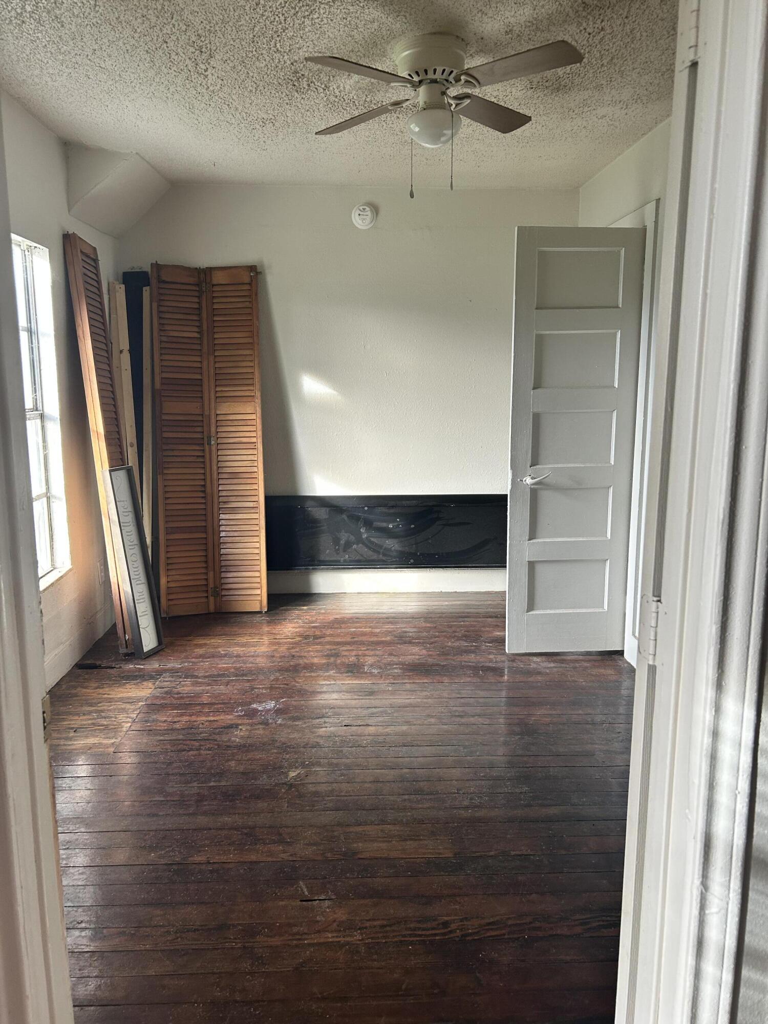 207 W 25th Street Property Photo 4
