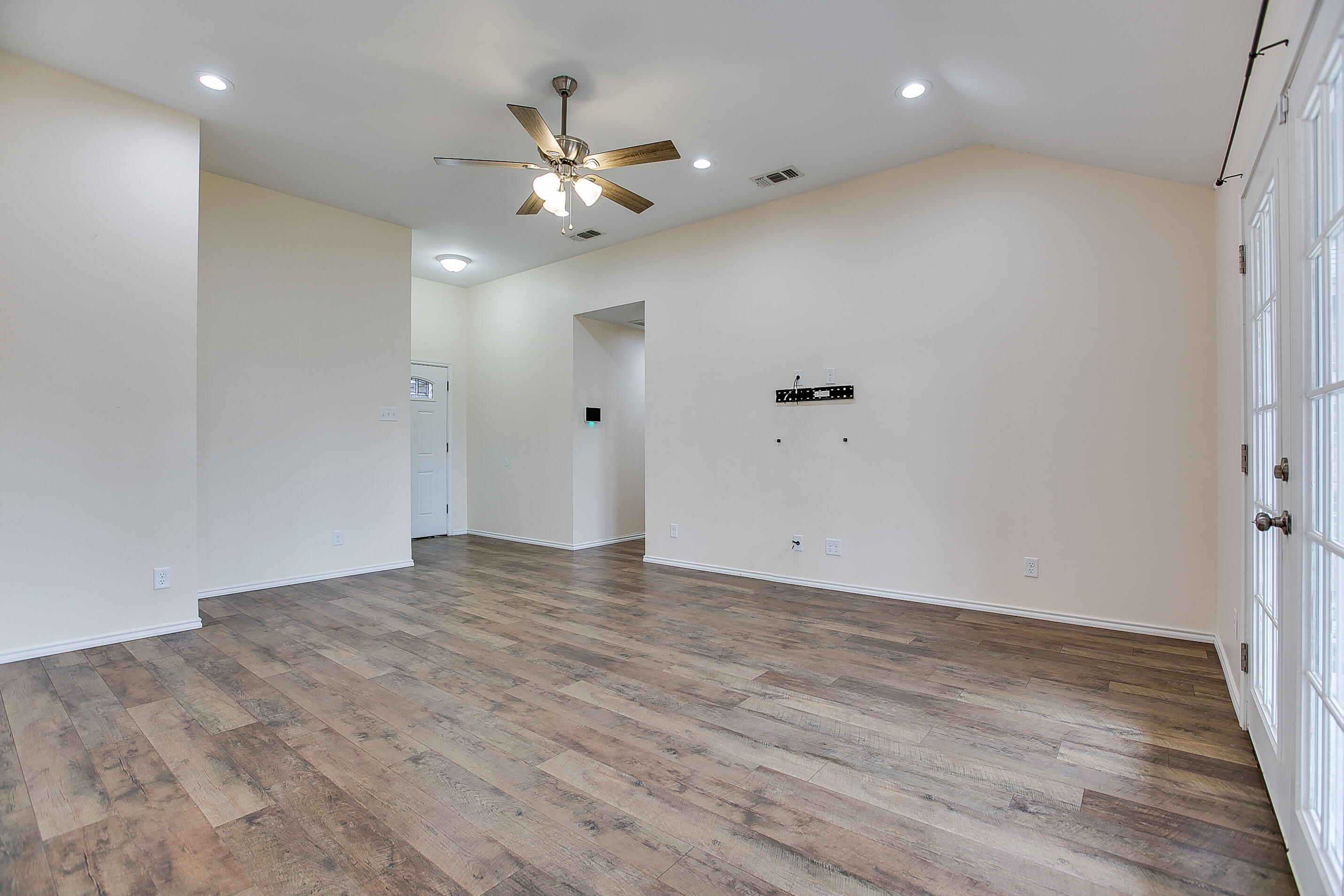 2218 N Poe Street Property Photo 7