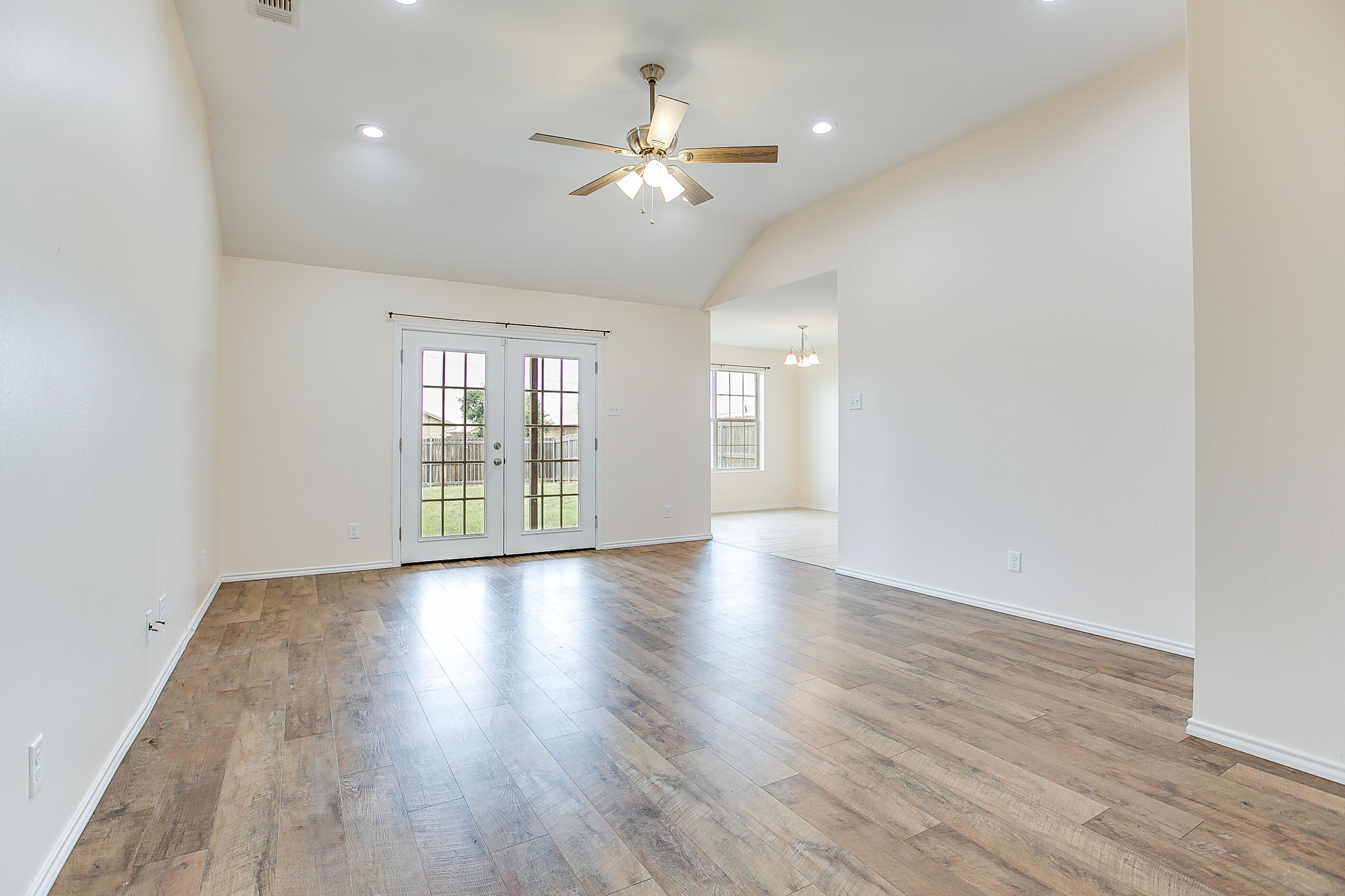 2218 N Poe Street Property Photo 10
