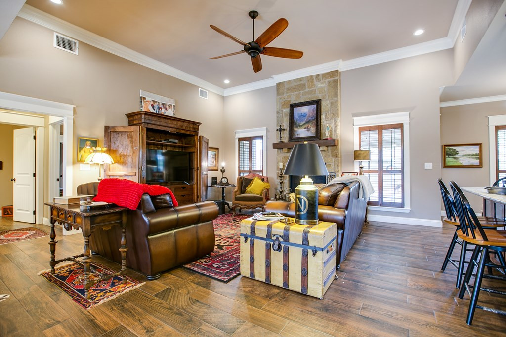 2033 Silver Creek Court Property Photo 13