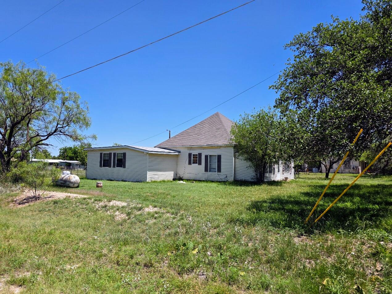 112 W Fleming Avenue Property Photo 2