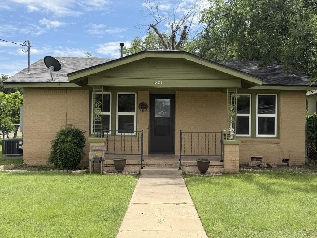 1801 W Avenue I Property Photo 1
