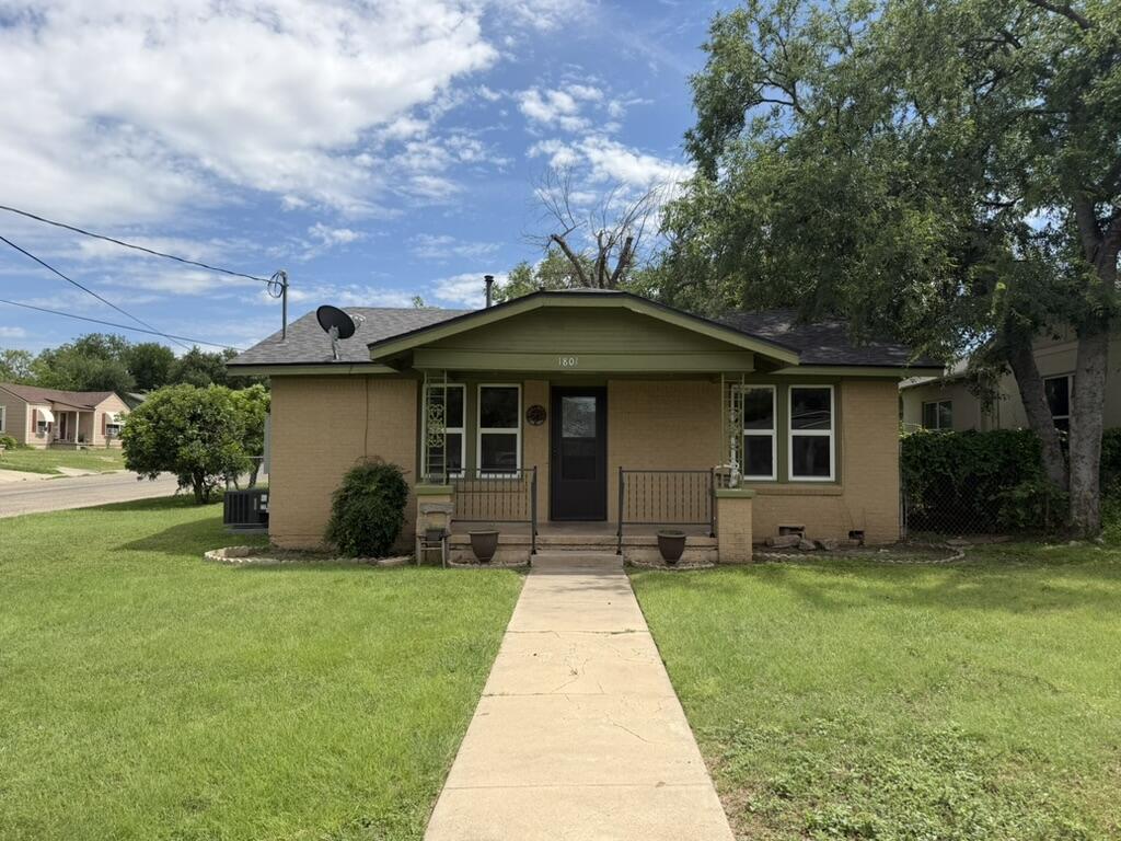 1801 W Avenue I Property Photo 2