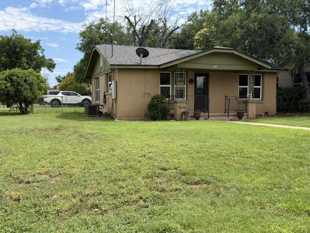 1801 W Avenue I Property Photo 3