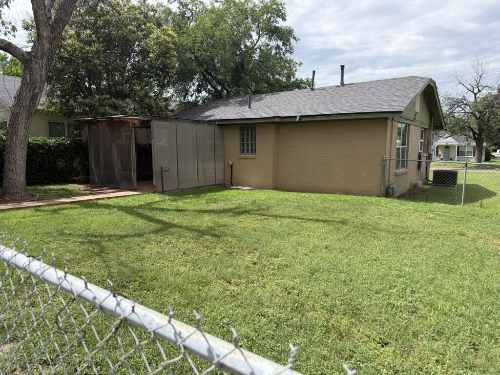 1801 W Avenue I Property Photo 5