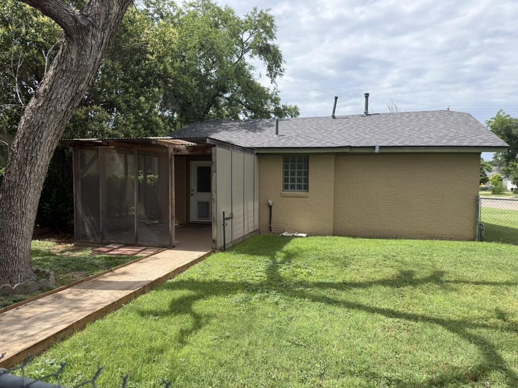 1801 W Avenue I Property Photo 6