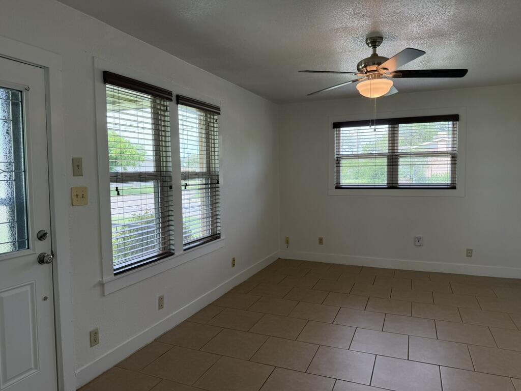 1801 W Avenue I Property Photo 9