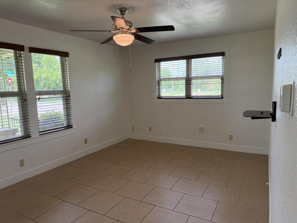 1801 W Avenue I Property Photo 10