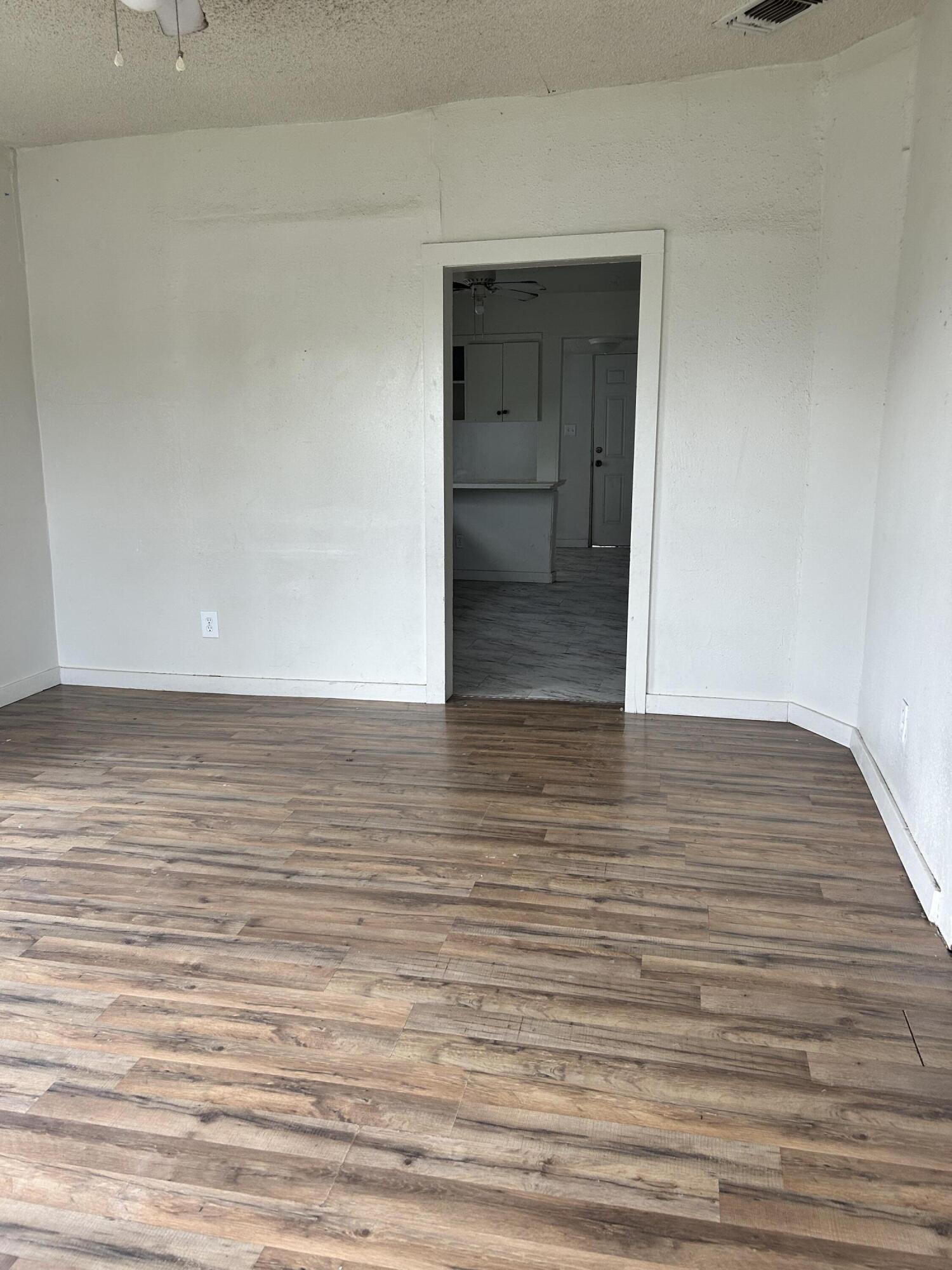 204 E 11th Street Property Photo 2