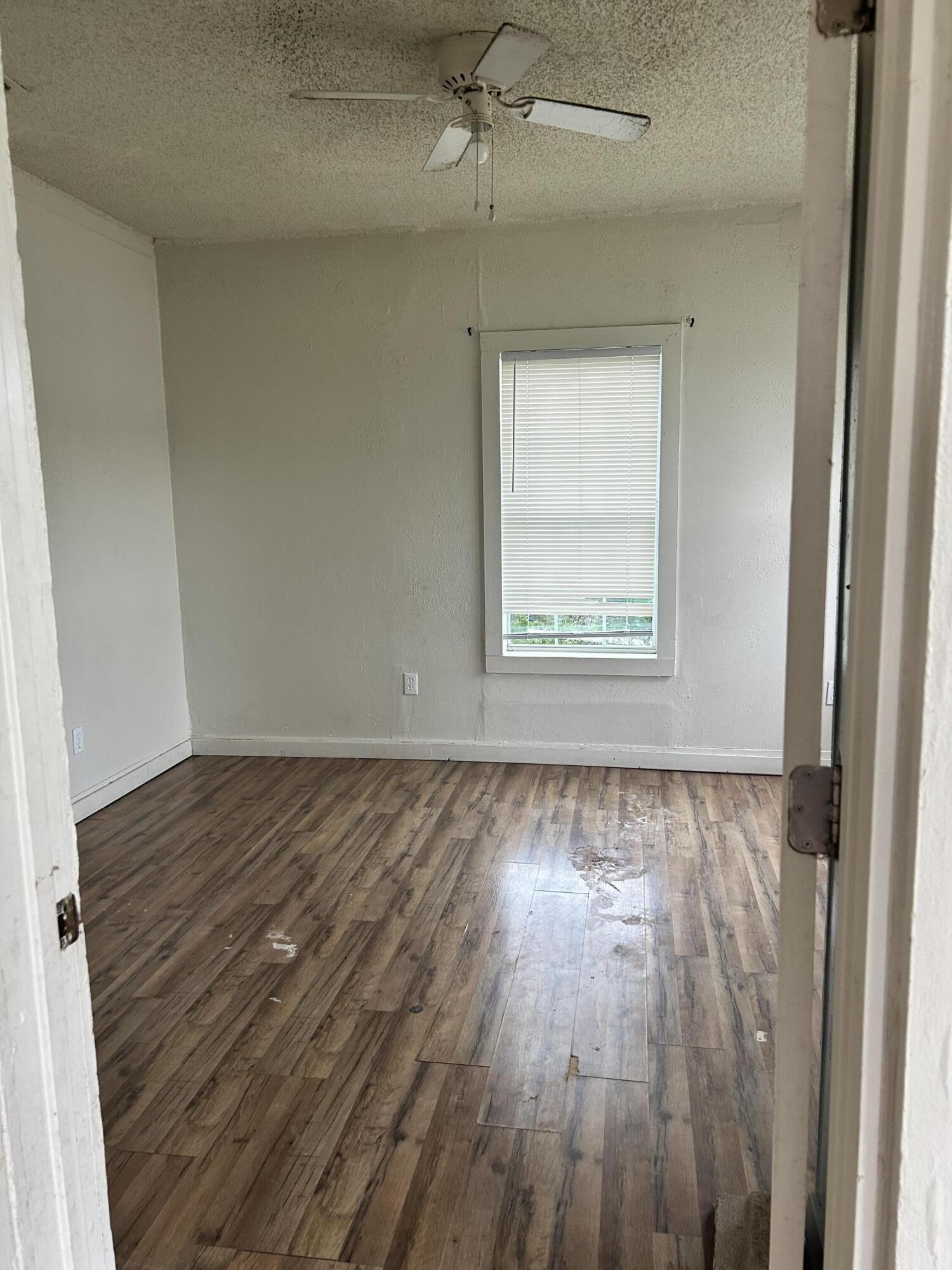 204 E 11th Street Property Photo 5