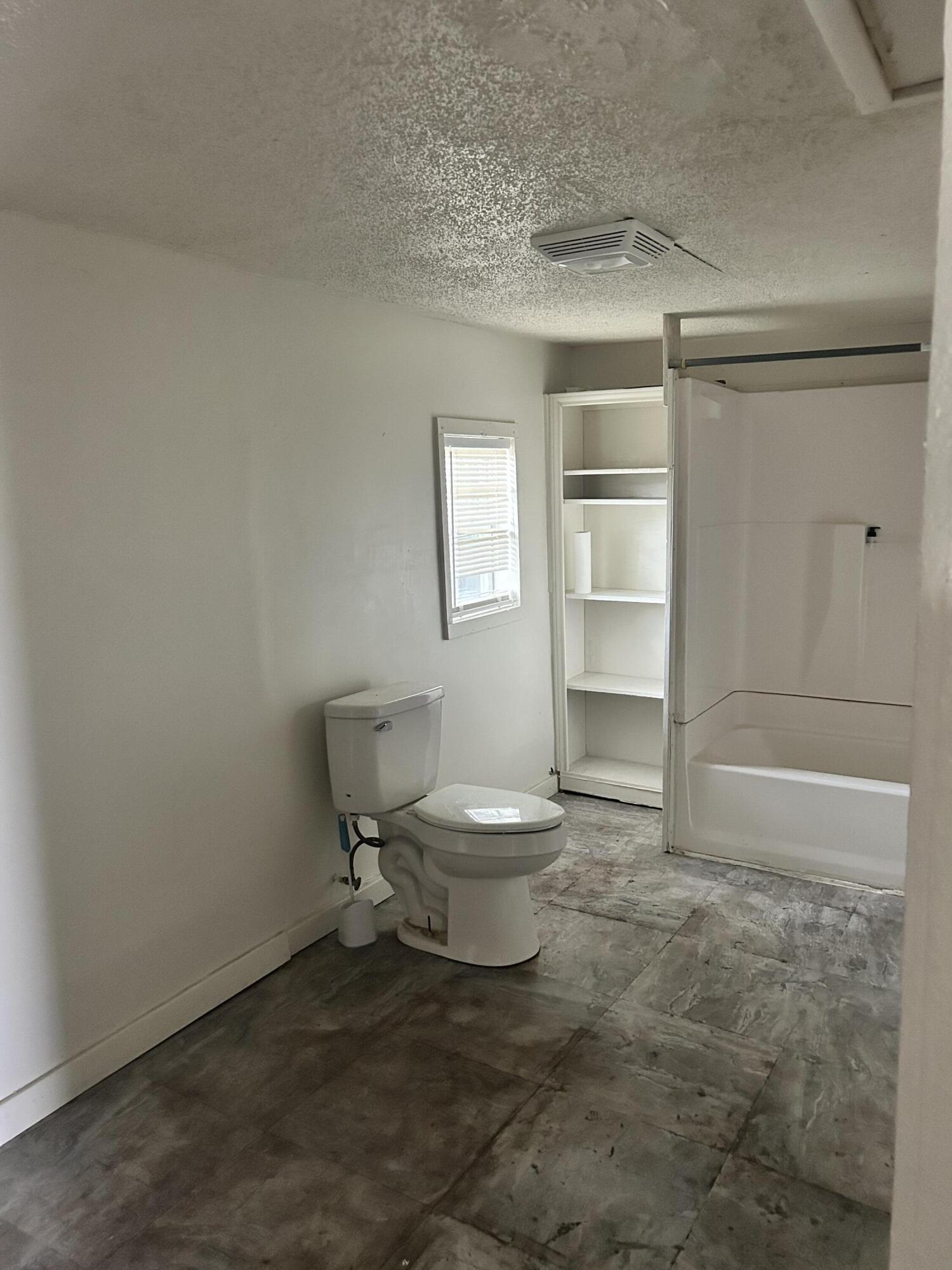 204 E 11th Street Property Photo 6