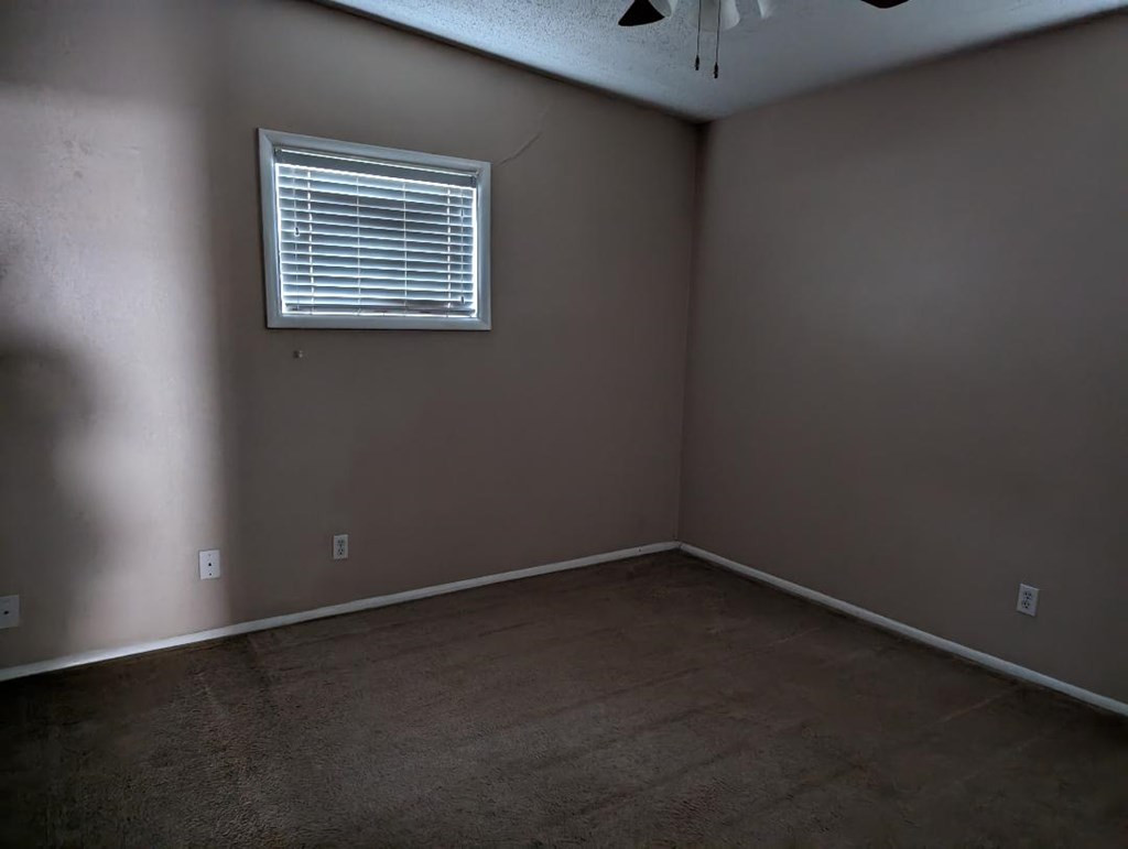 2723 Notre Dame Avenue Property Photo 3