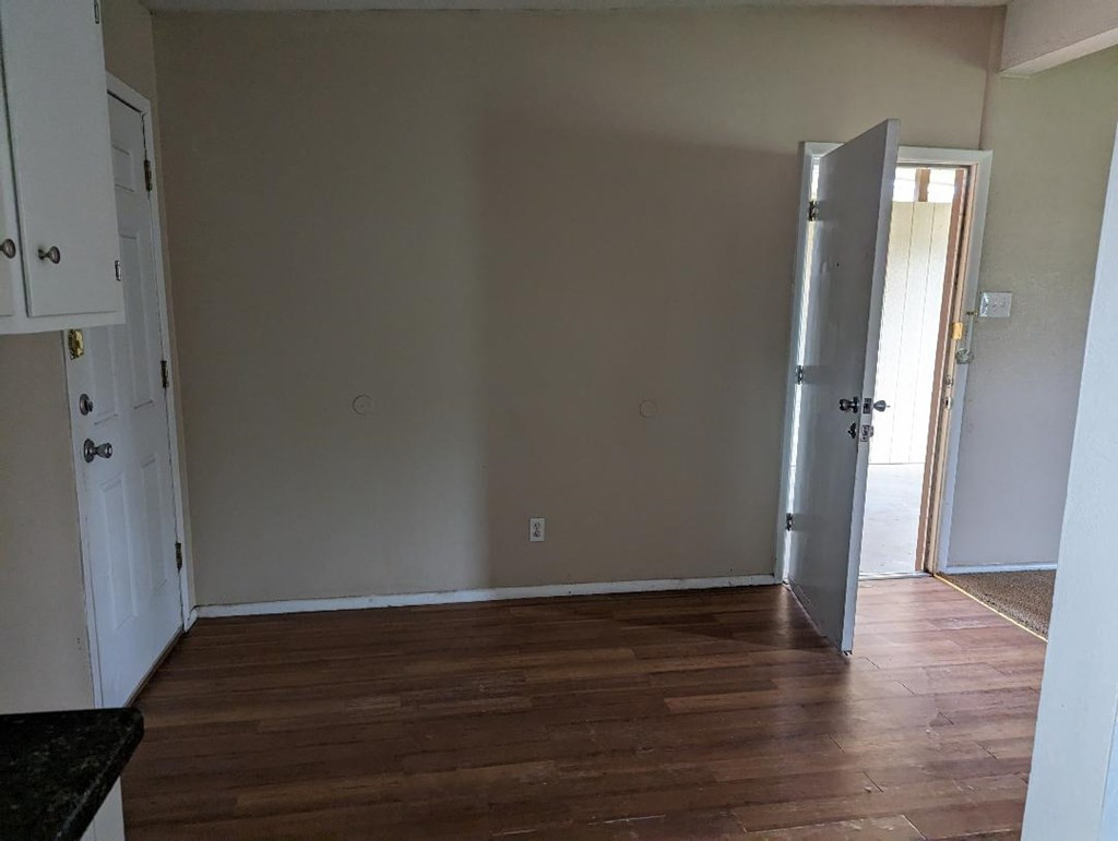 2723 Notre Dame Avenue Property Photo 4