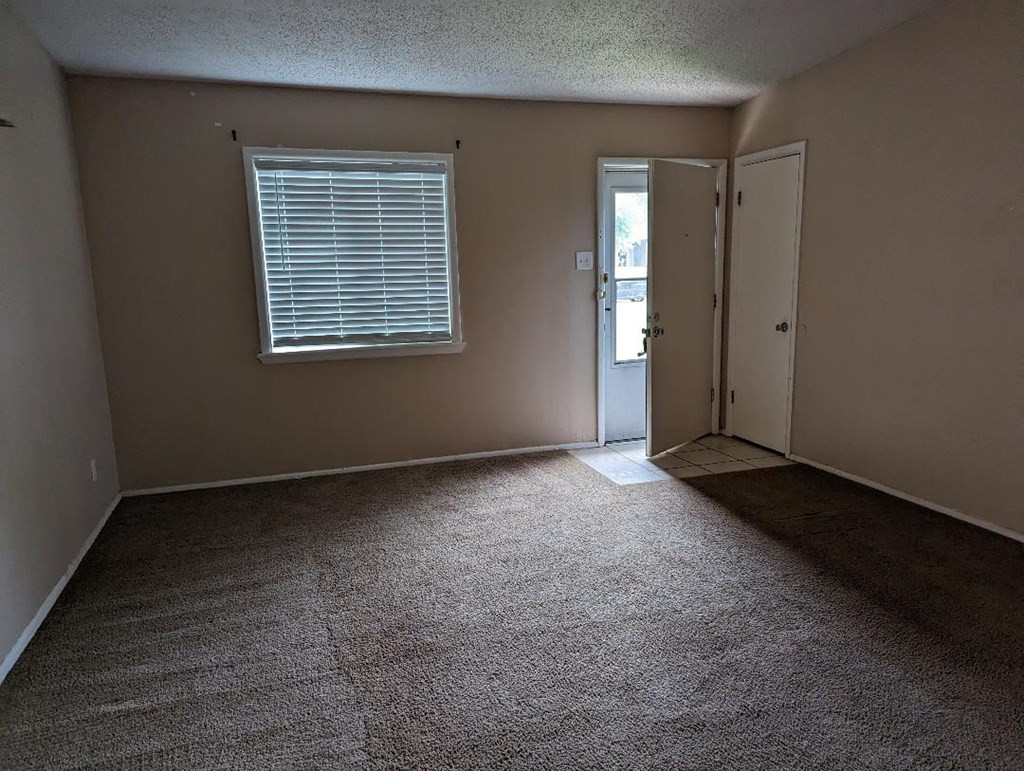 2723 Notre Dame Avenue Property Photo 5