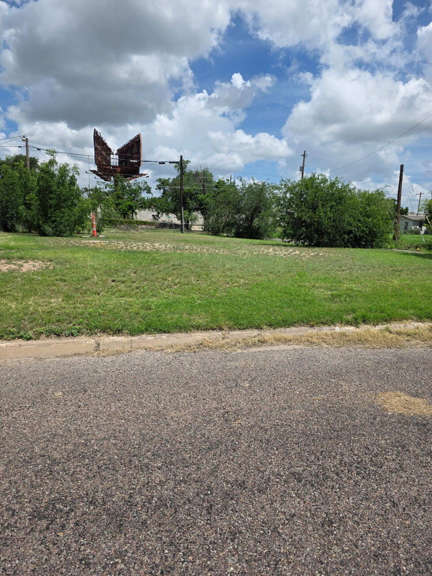 102 W 5th Street Property Photo 1