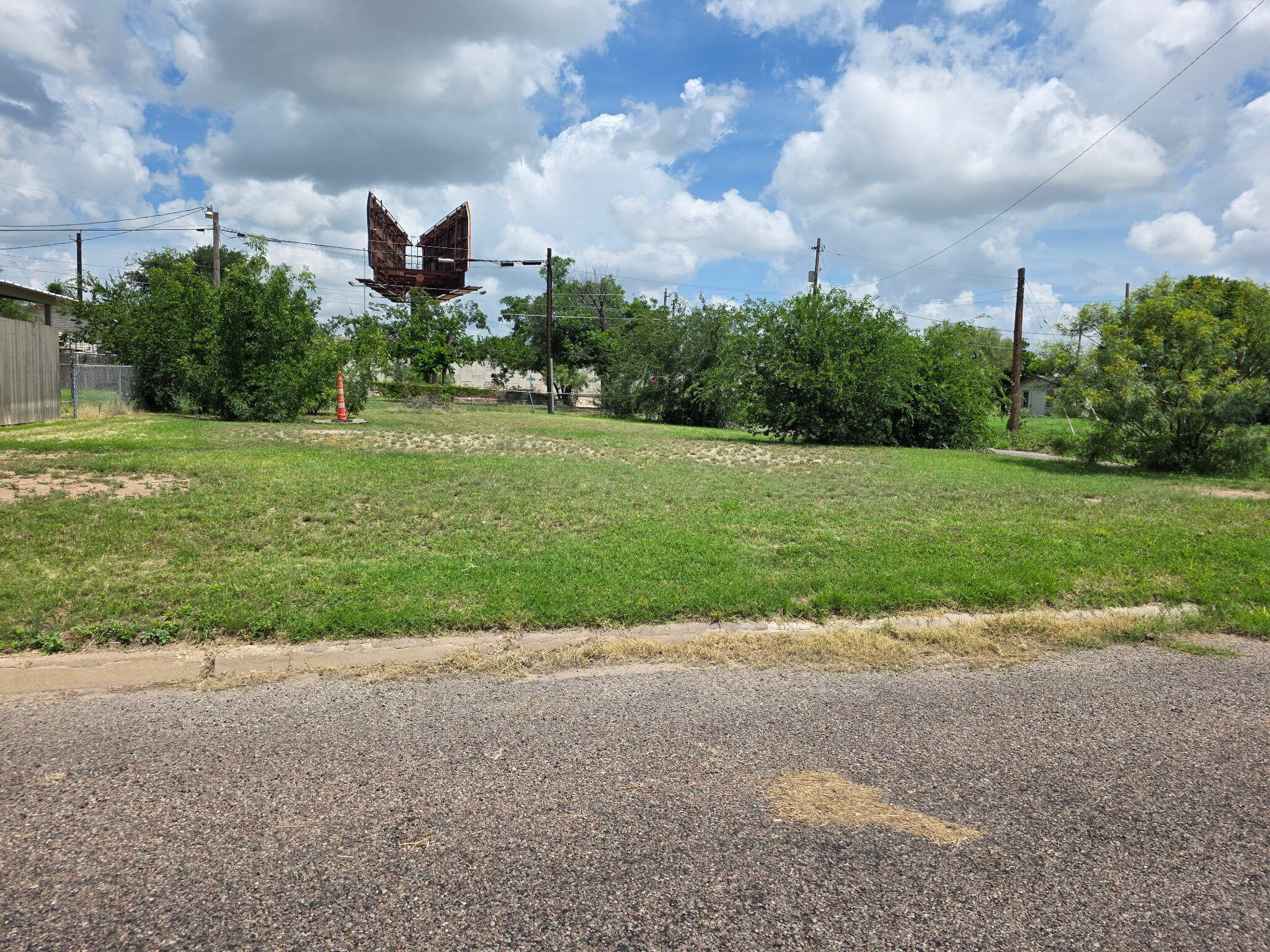 102 W 5th Street Property Photo 3