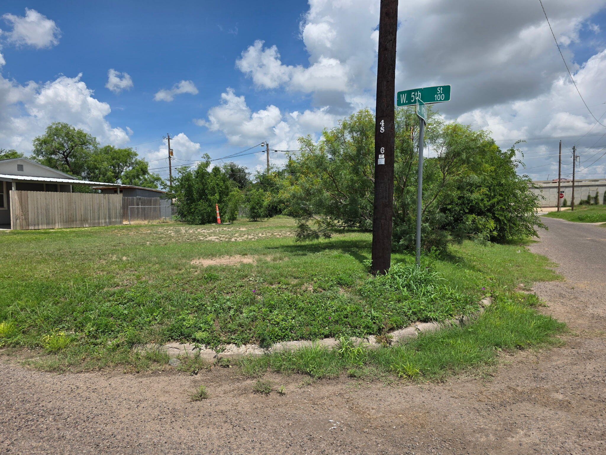 102 W 5th Street Property Photo 4