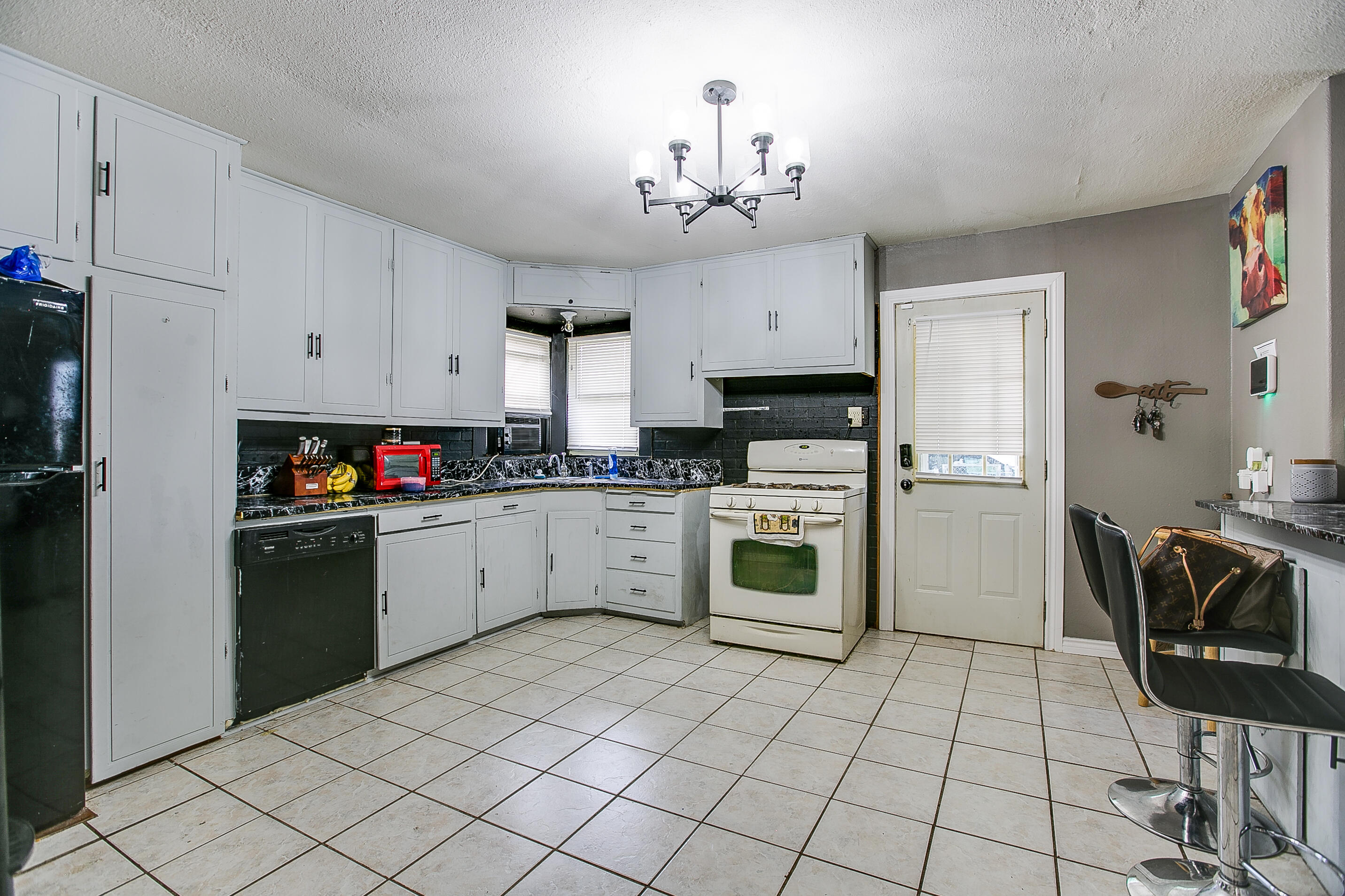 803 E 17th Street Property Photo 10