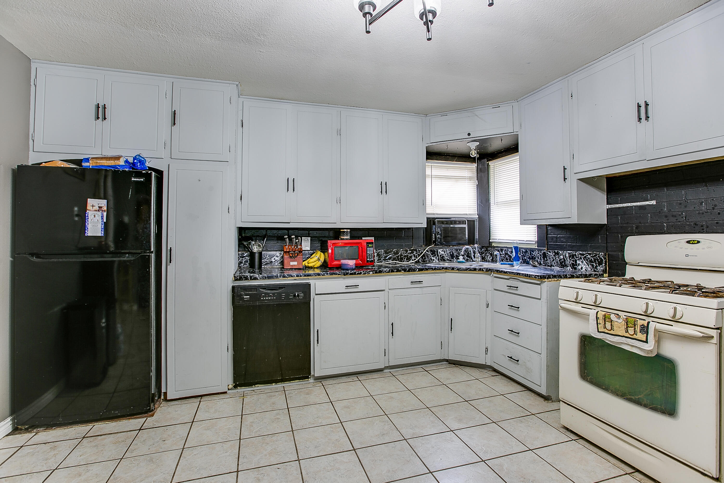 803 E 17th Street Property Photo 11