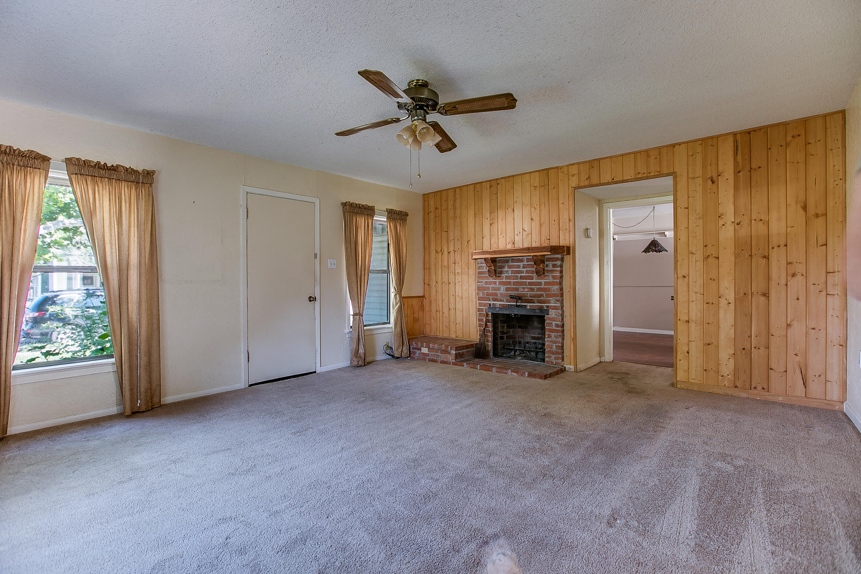 301 S Washington Street Property Photo 5