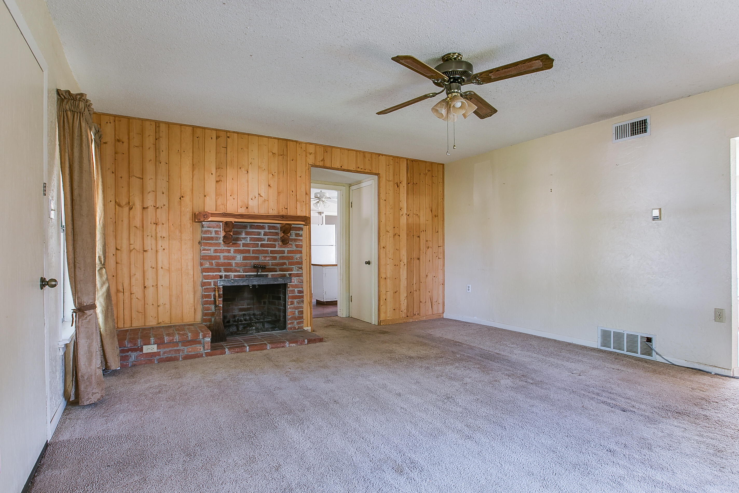 301 S Washington Street Property Photo 6